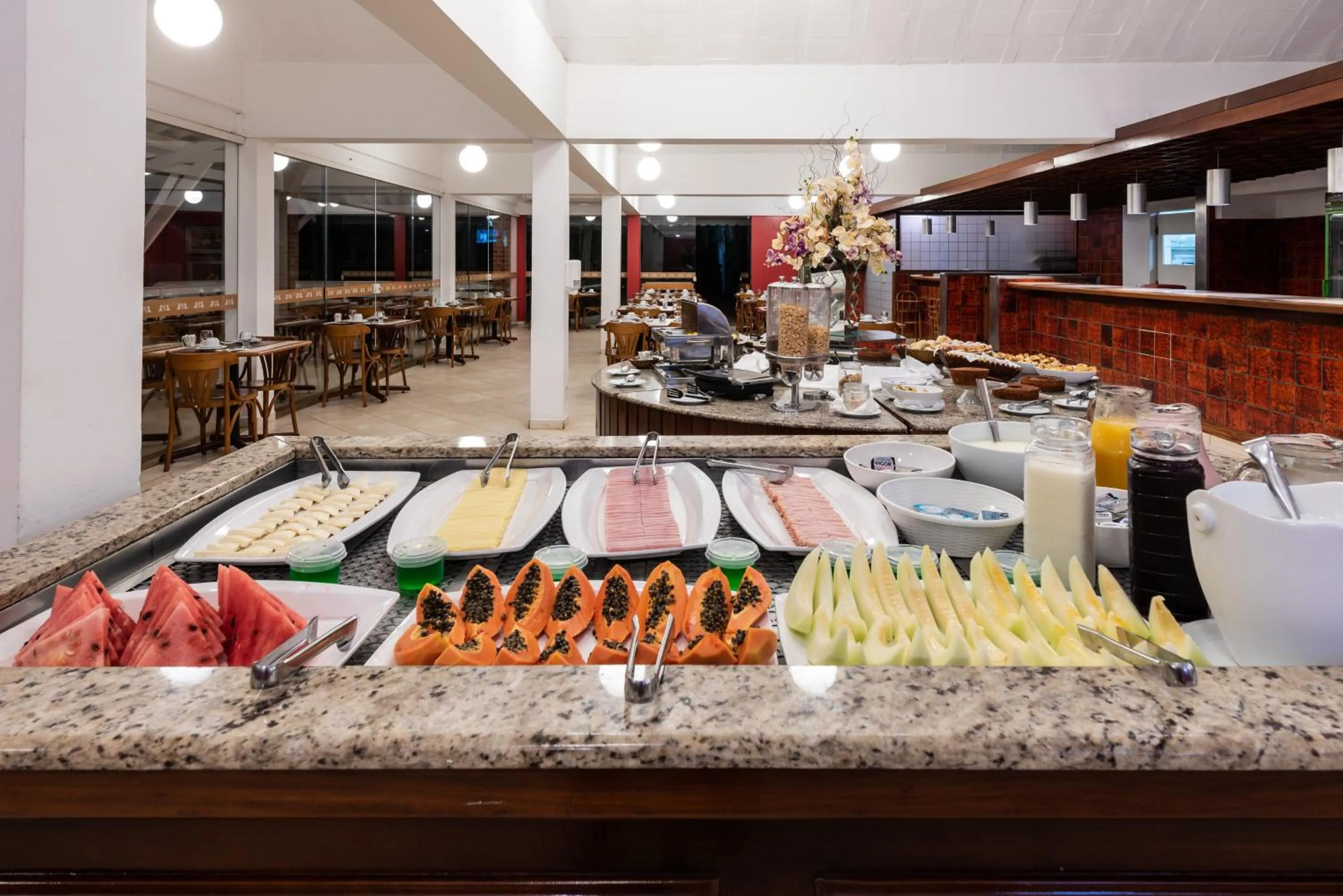 Restaurant/places to eat in Carlton Suítes Limeira