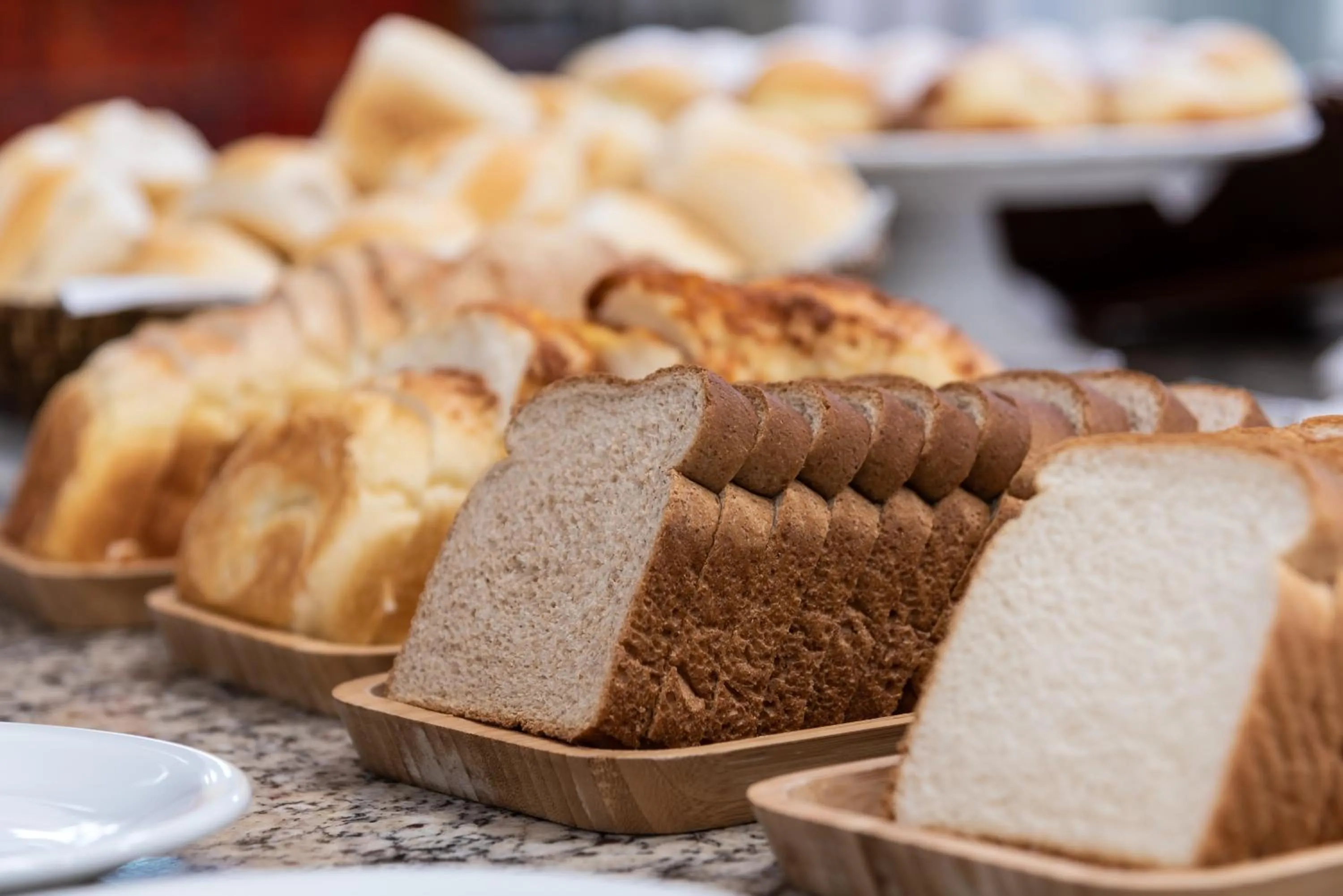 Buffet breakfast in Carlton Suítes Limeira