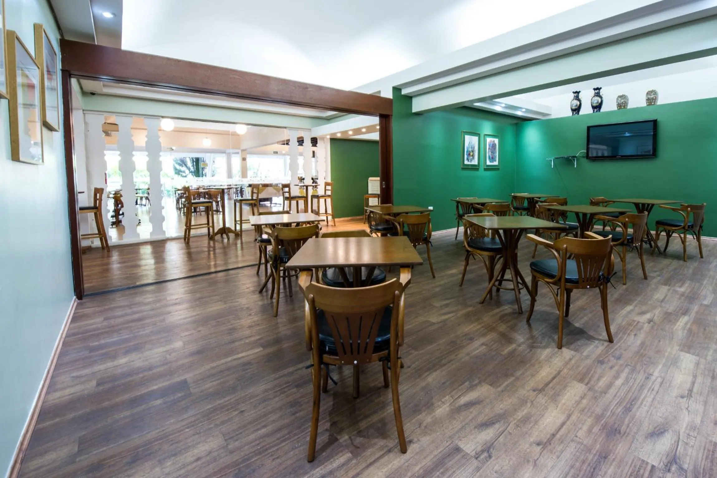 Lounge or bar in Carlton Suítes Limeira