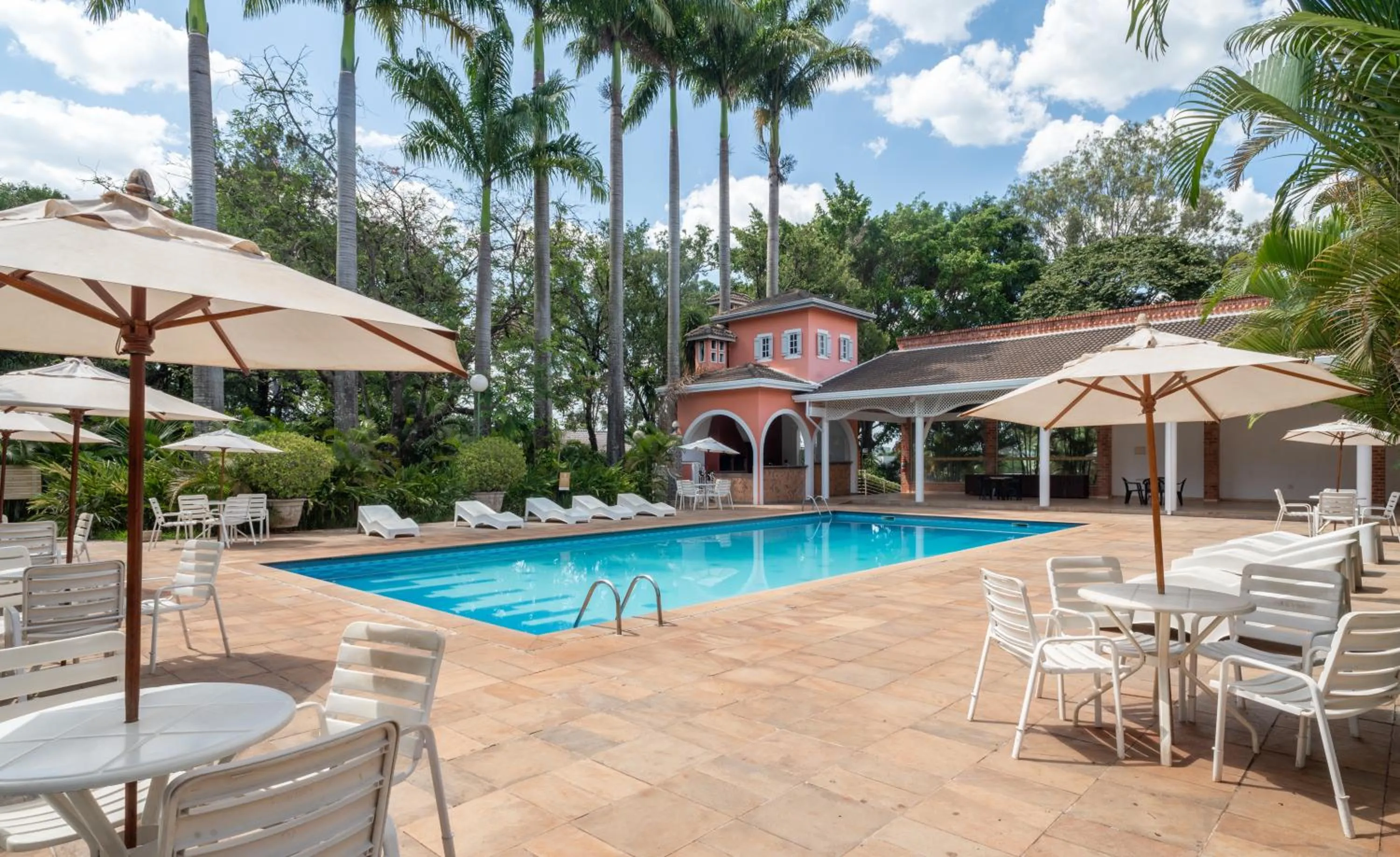 BBQ facilities in Carlton Suítes Limeira