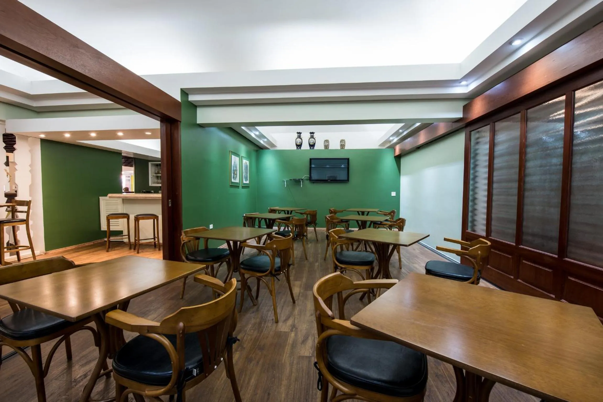 Lounge or bar in Carlton Suítes Limeira