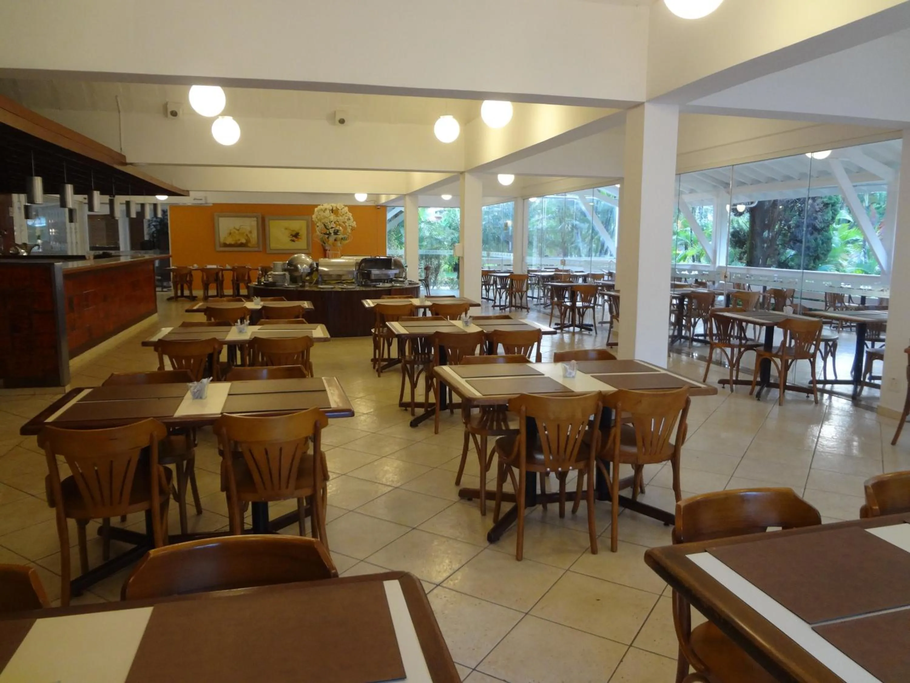 Restaurant/places to eat in Carlton Suítes Limeira