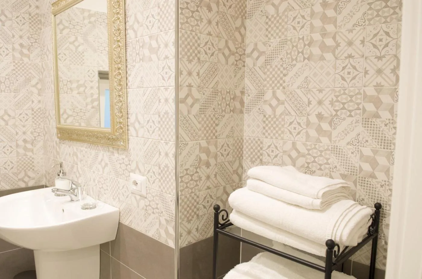 Bathroom in Palazzo Spasiano rooms - SORRENTO CENTER