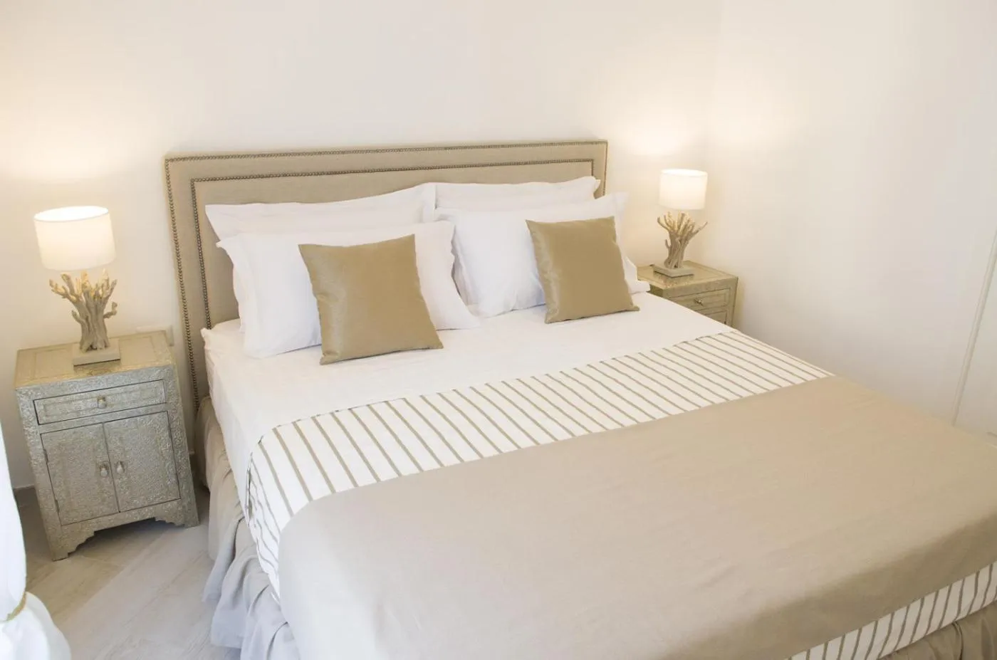 Bed in Palazzo Spasiano rooms - SORRENTO CENTER