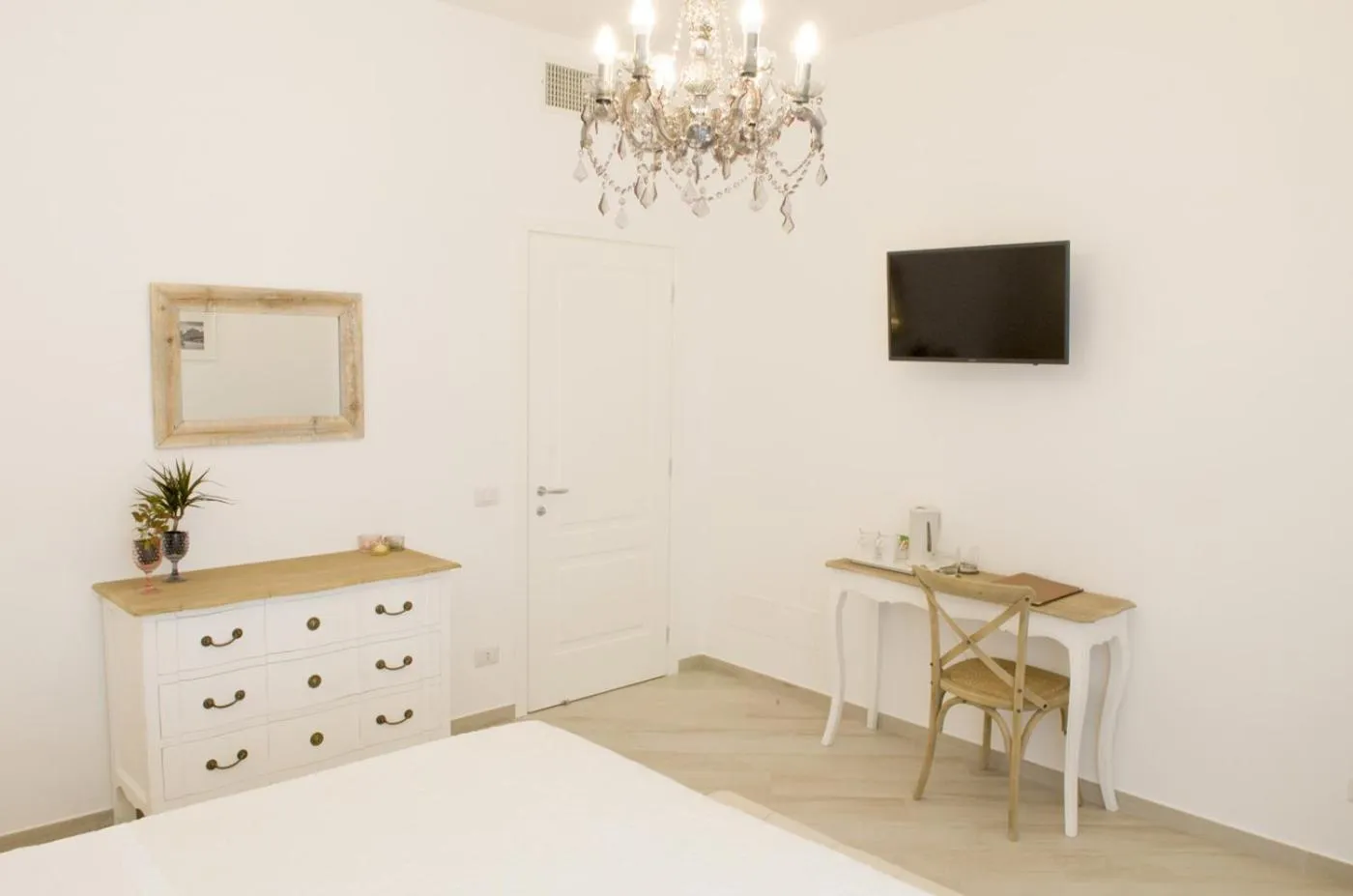 TV and multimedia, Bed in Palazzo Spasiano rooms - SORRENTO CENTER