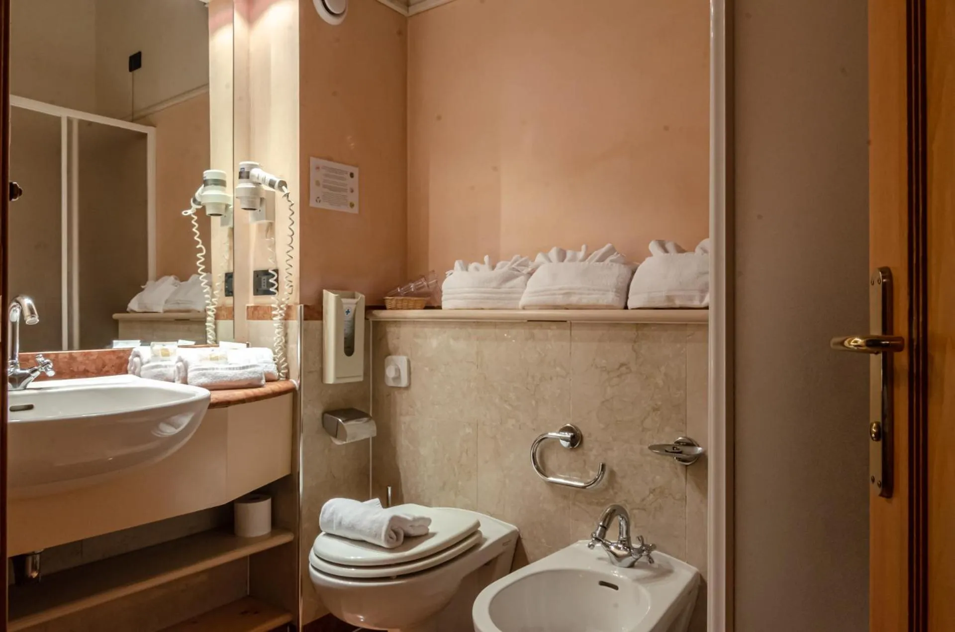 Shower in Hotel Bella di Bosco