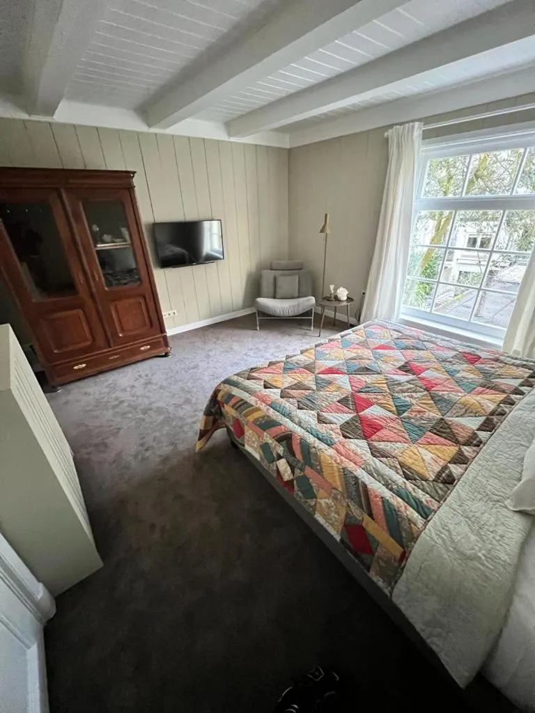 Bedroom, Bed in Dahli's Sleep Boutique