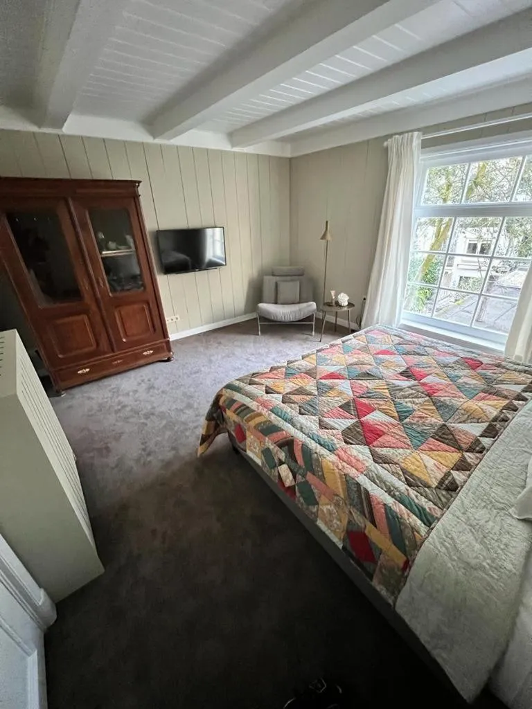 Bedroom, Bed in Dahli's Sleep Boutique