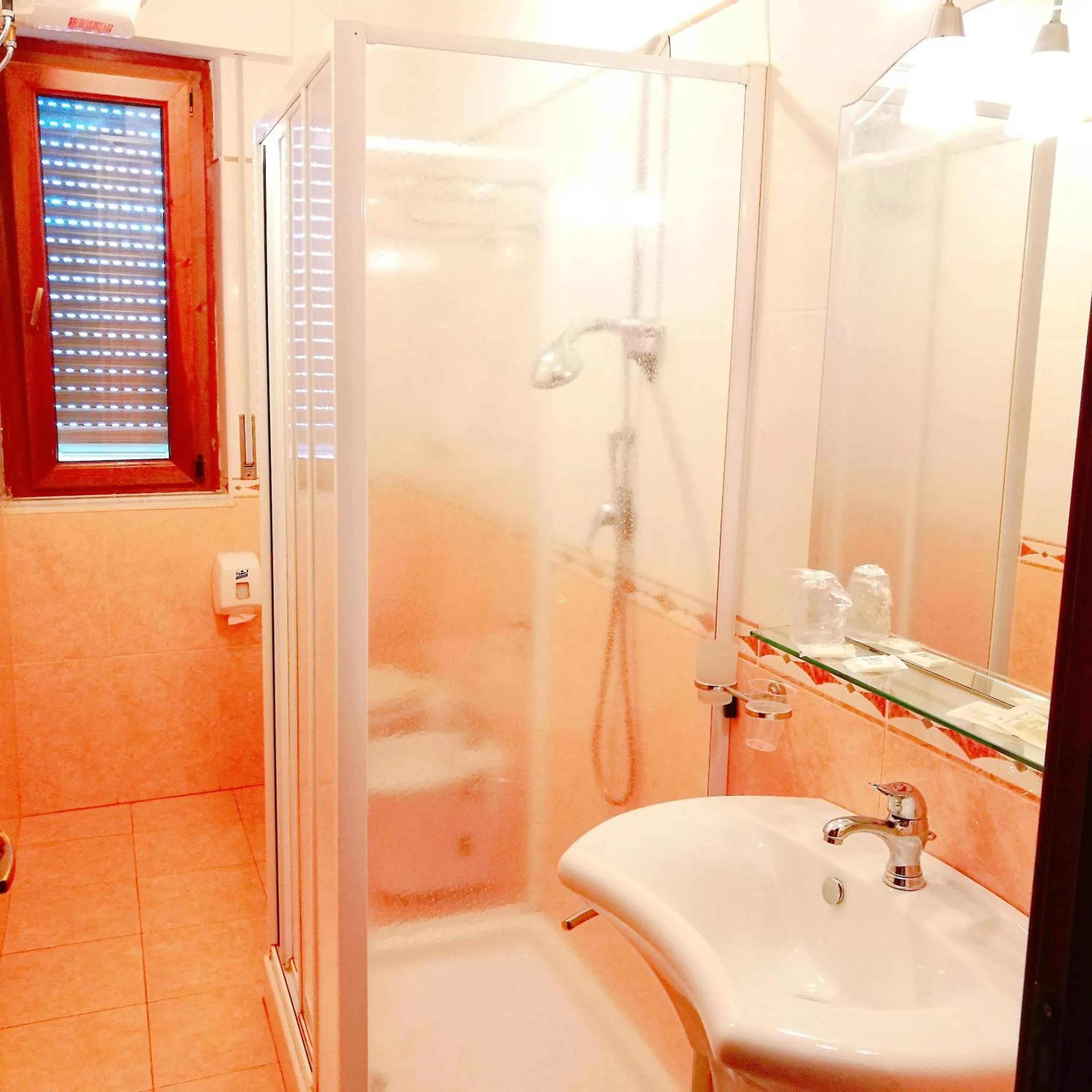 Shower in PARADISO Hotel Ristorante