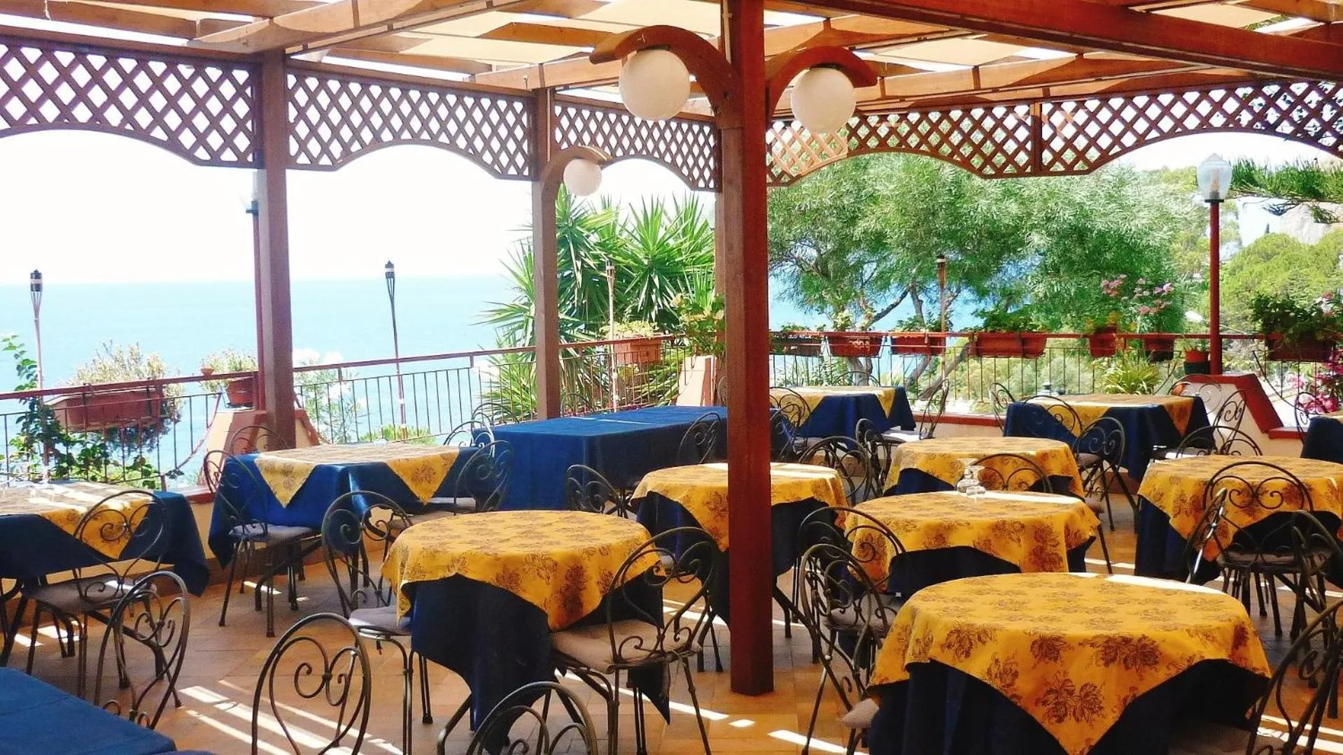 Restaurant/places to eat in PARADISO Hotel Ristorante