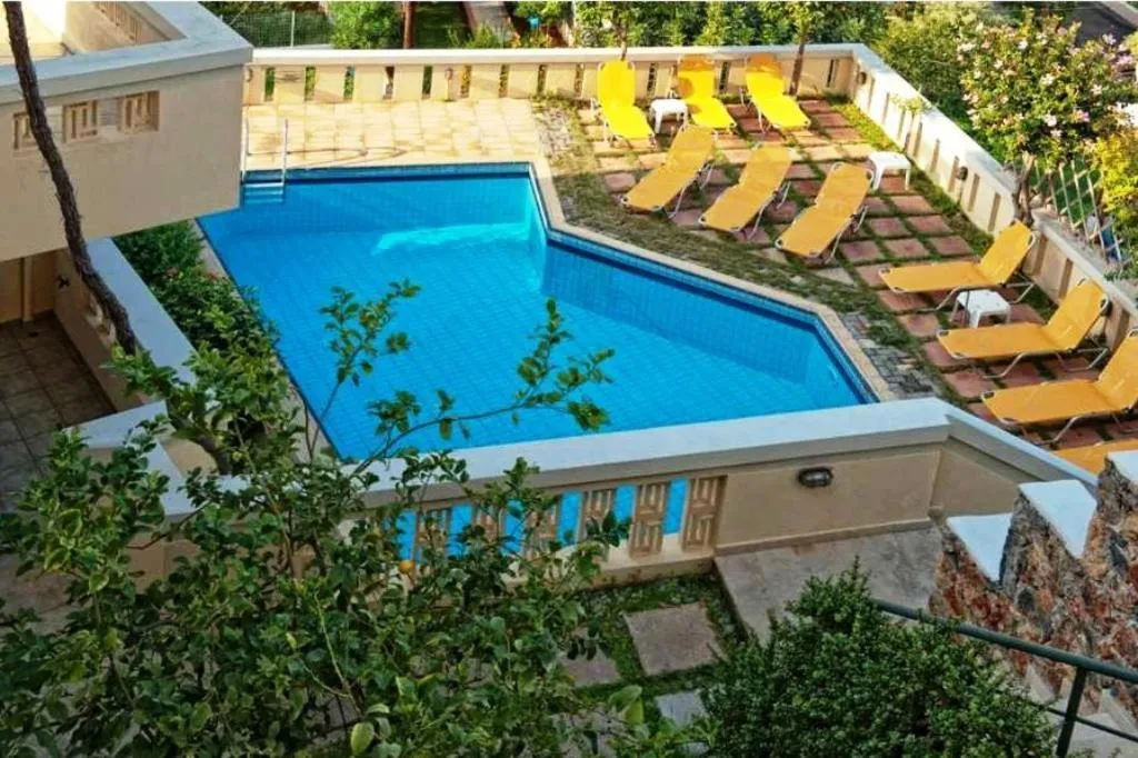Swimming pool in Villiana Holiday Apartments
