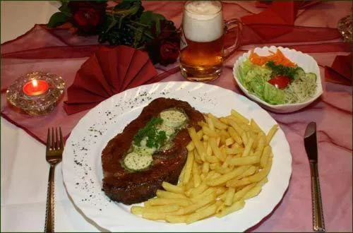 Restaurant/places to eat in Hotel Deutsches Haus und Restaurant Olympia