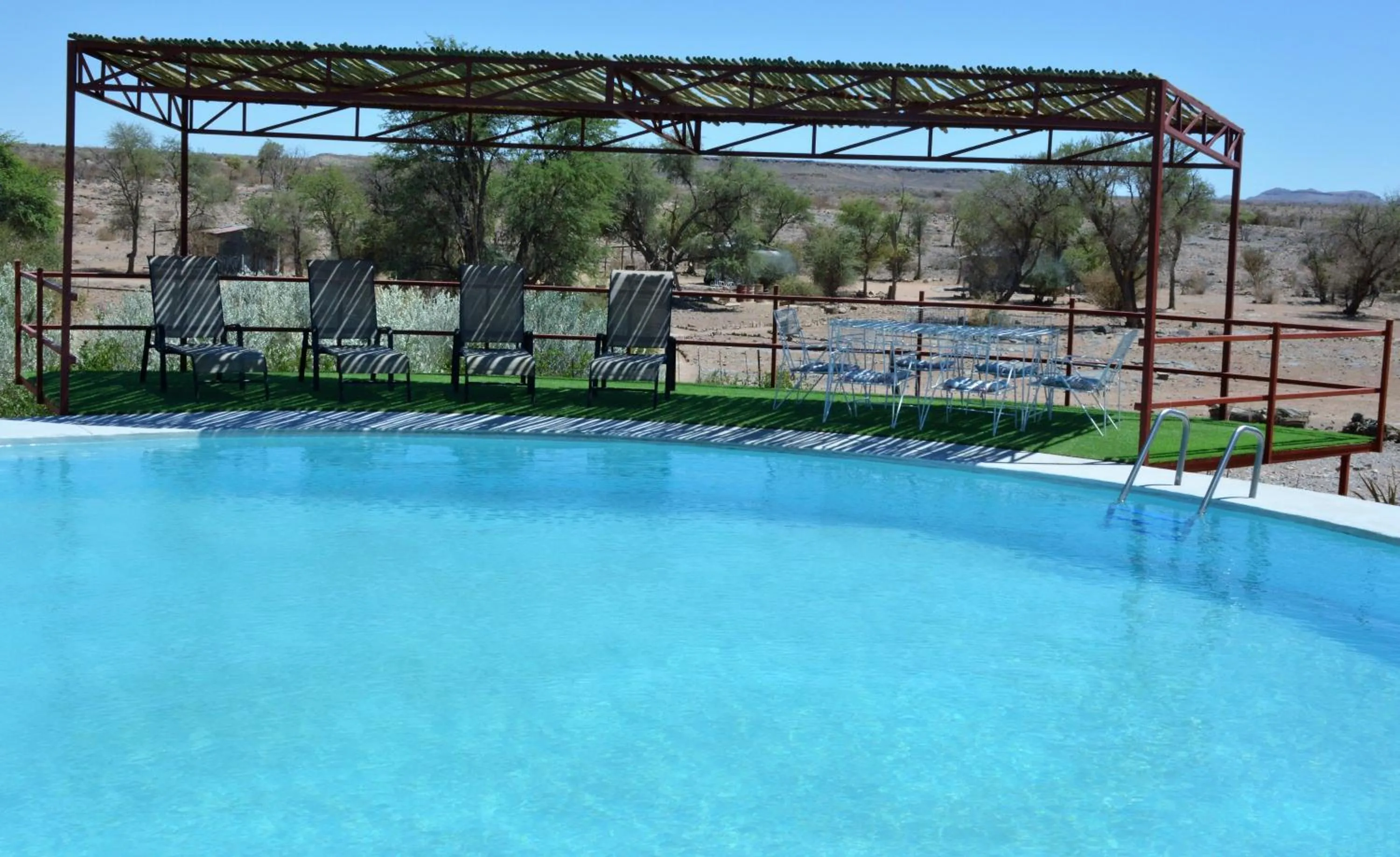 Swimming pool in Alte Kalkoefen Lodge