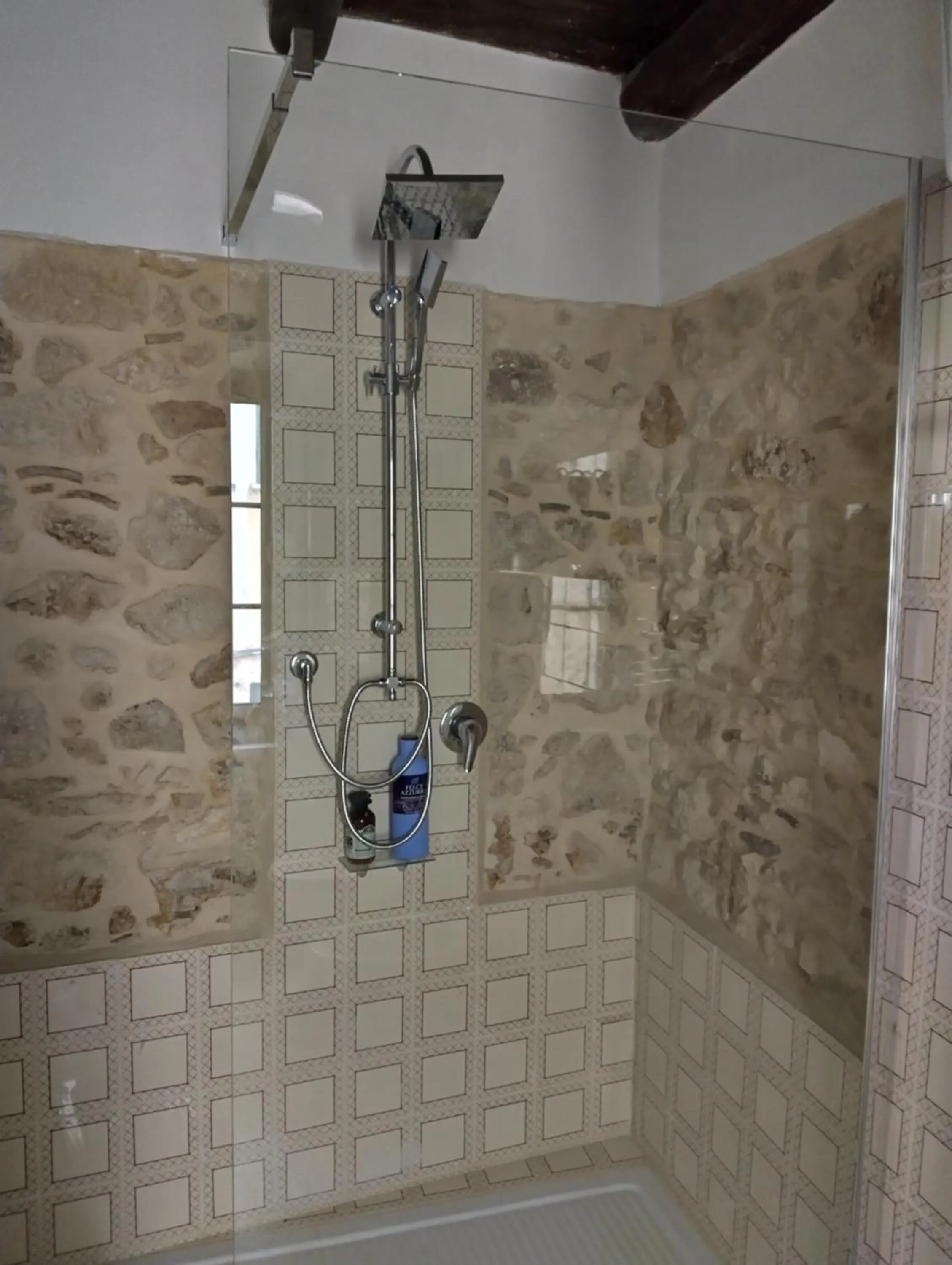 Shower in B&B Il Caùto