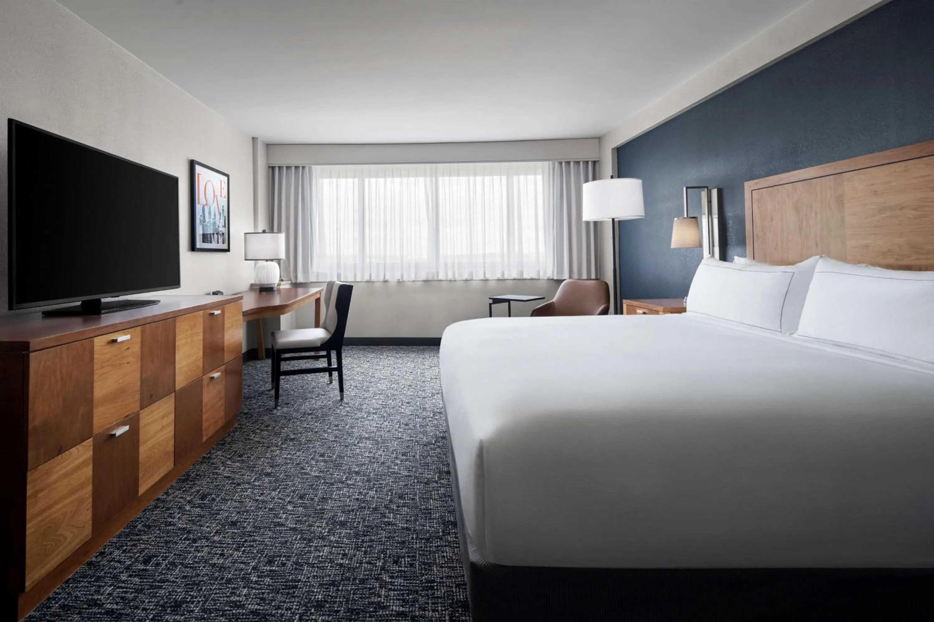 Bed in The Alloy, a DoubleTree by Hilton - Valley Forge
