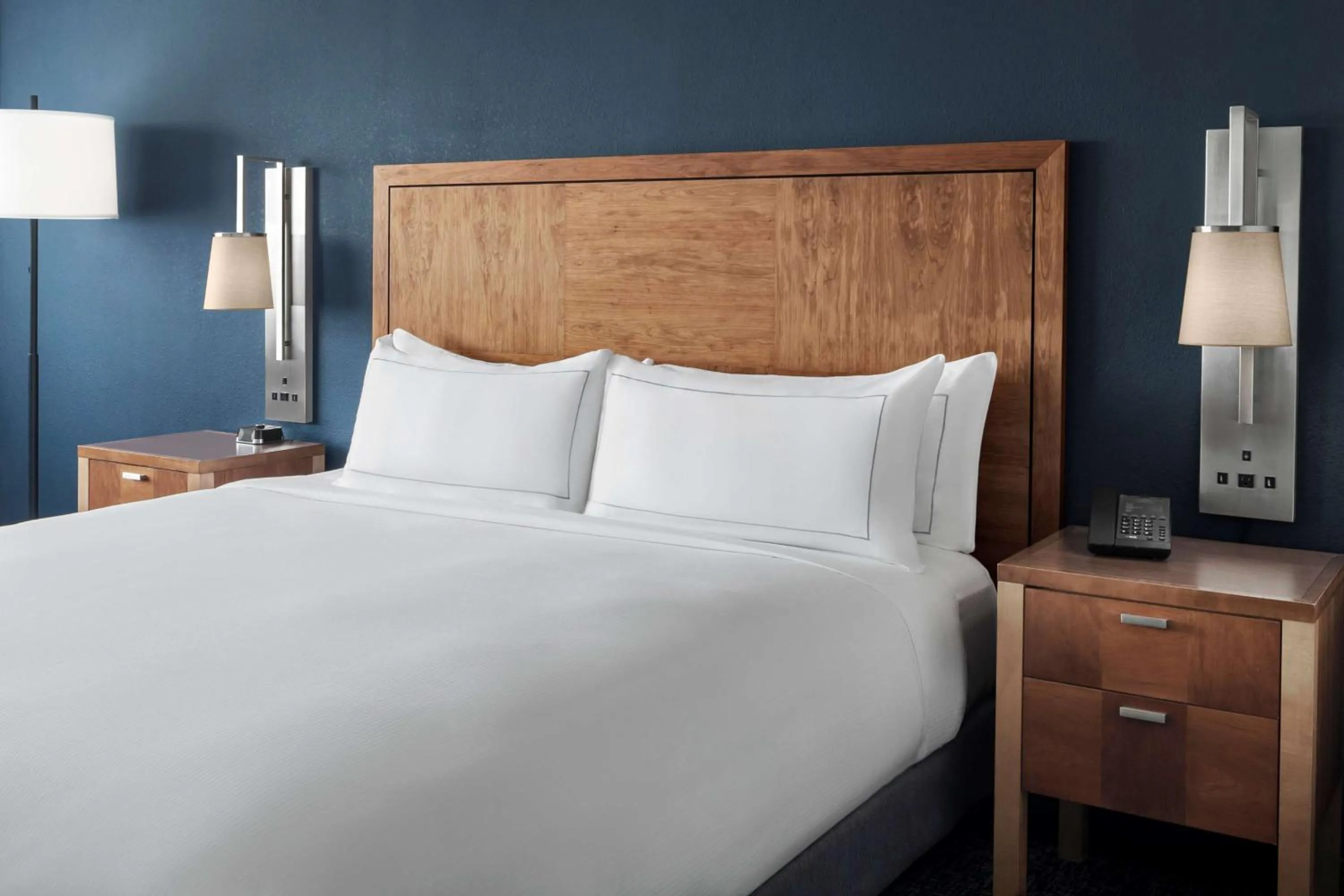 Bed in The Alloy, a DoubleTree by Hilton - Valley Forge