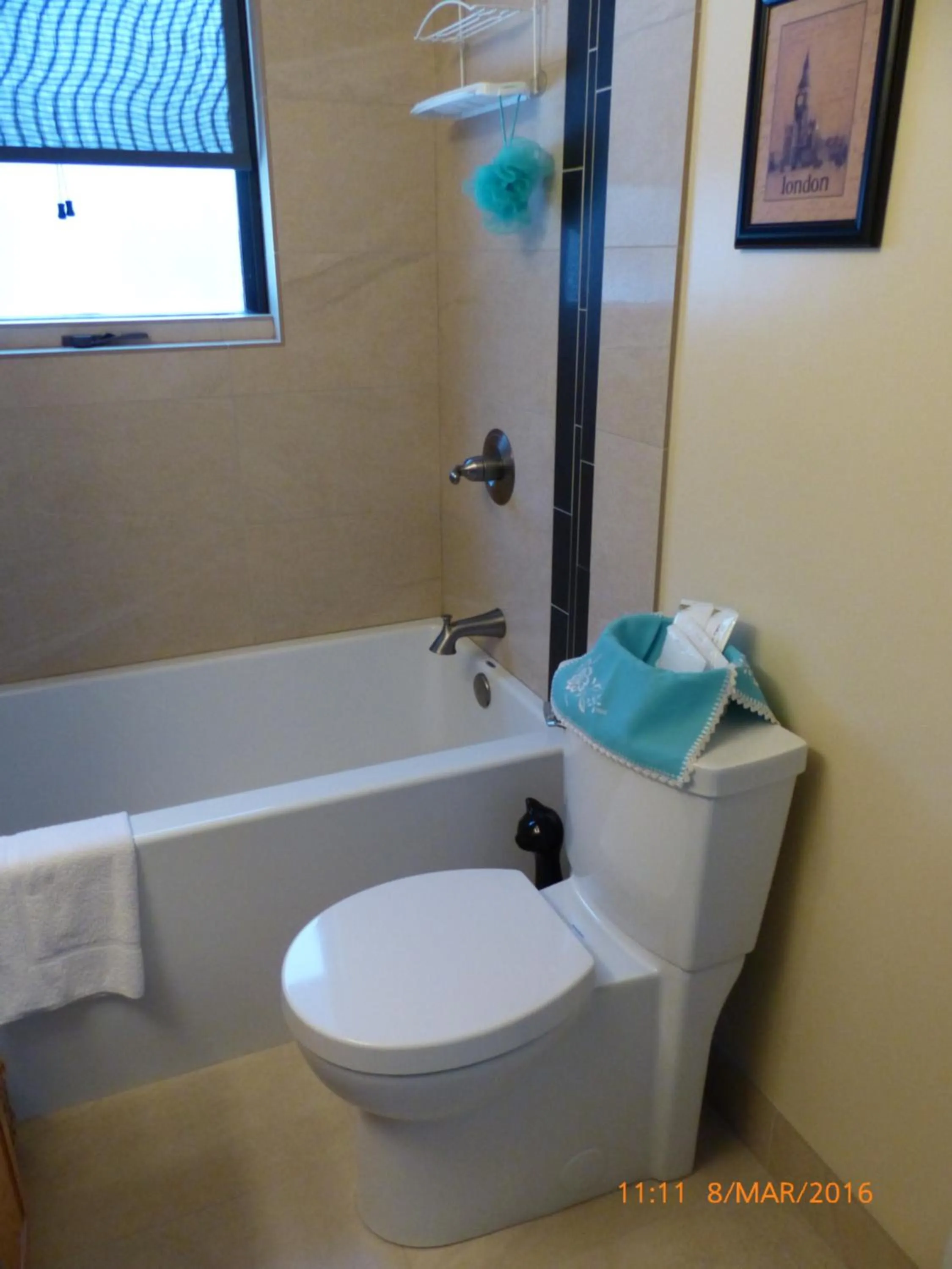 Bathroom in End of the road B & B