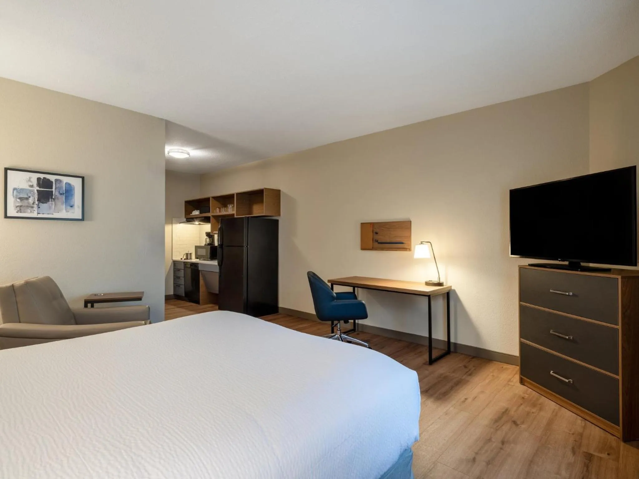 Photo of the whole room, Bed in Candlewood Suites Arundel Mills / BWI Airport by IHG