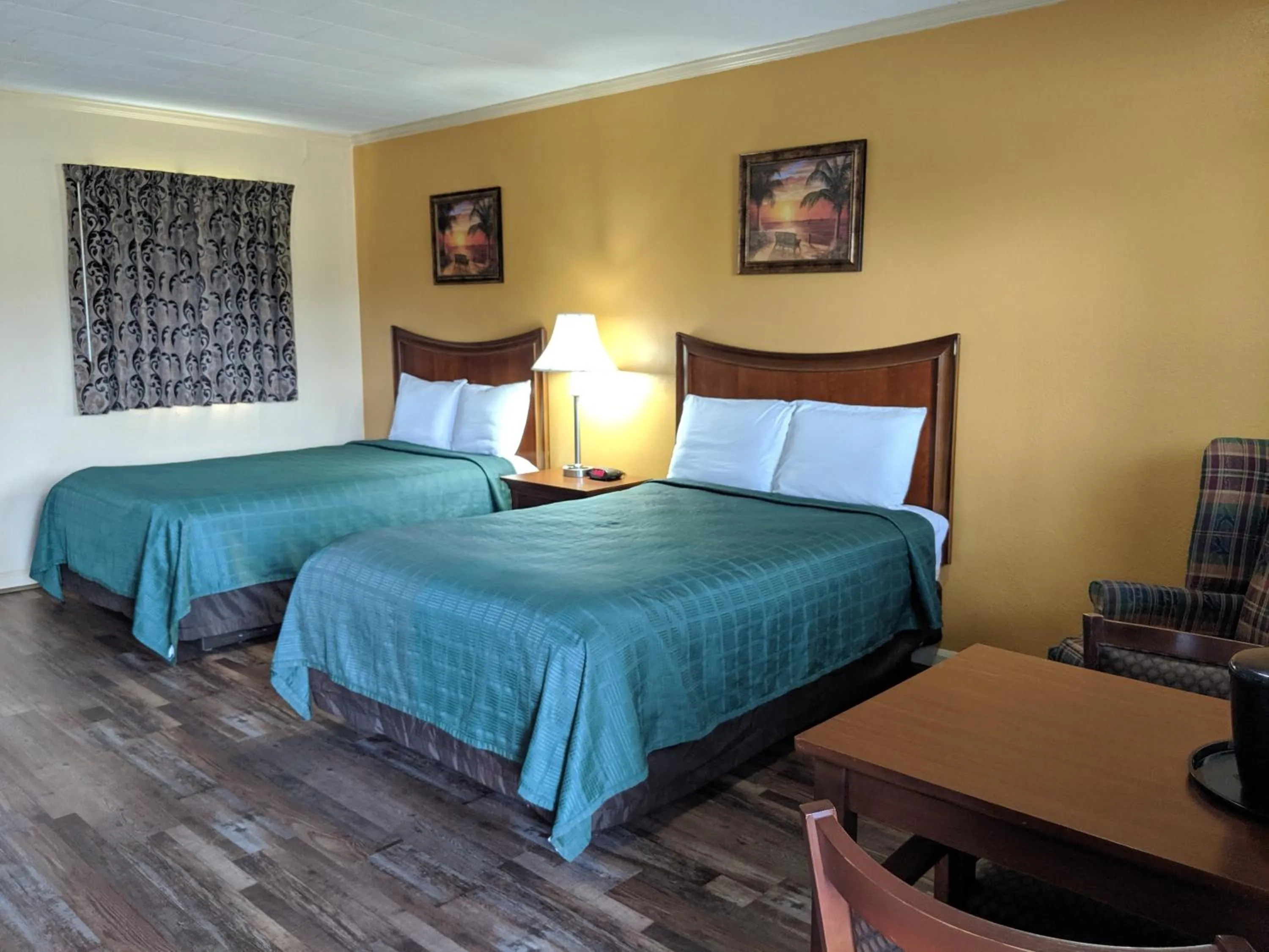 Bed in Cheerio Inn - Glennville