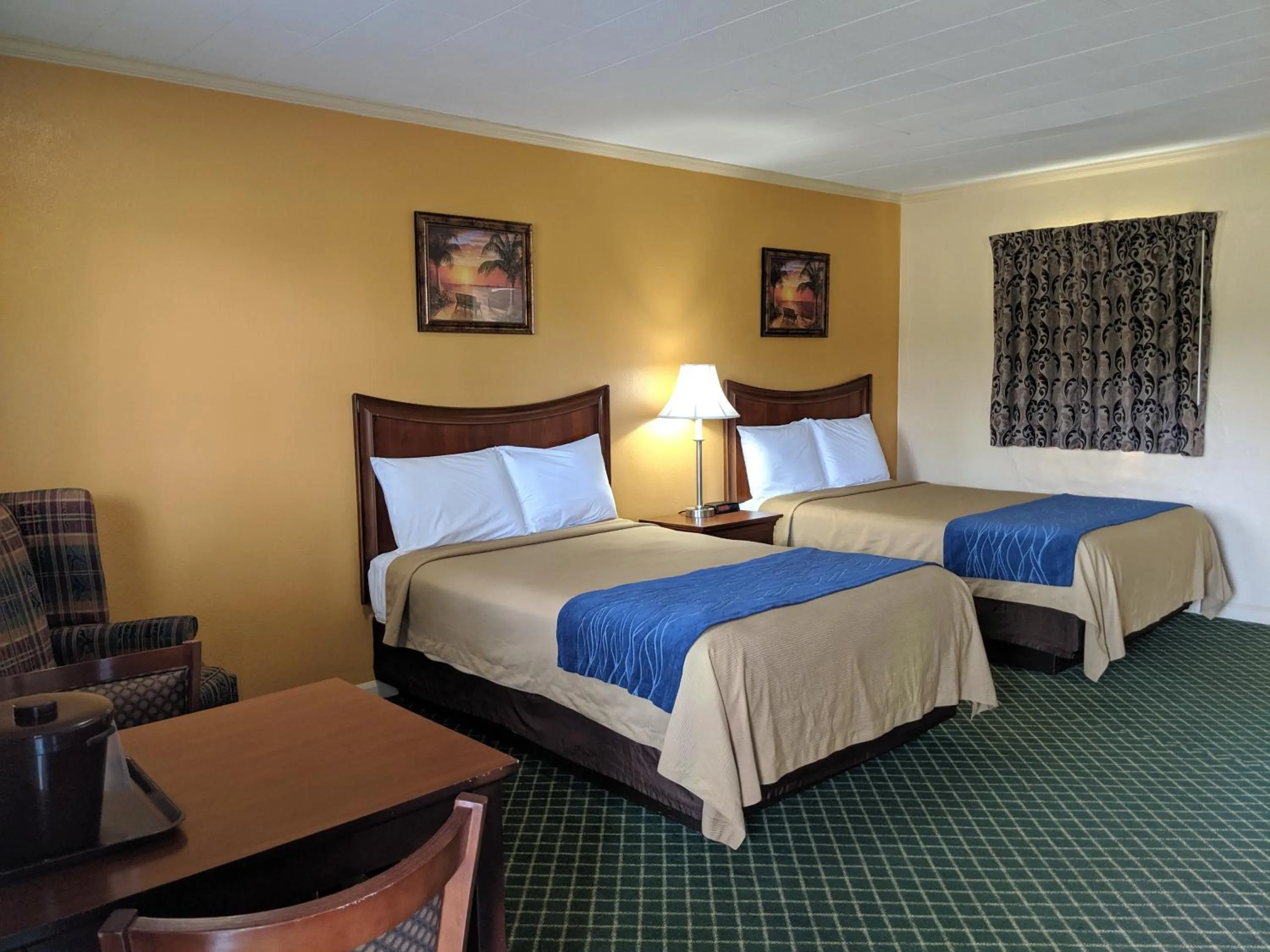 Bed in Cheerio Inn - Glennville