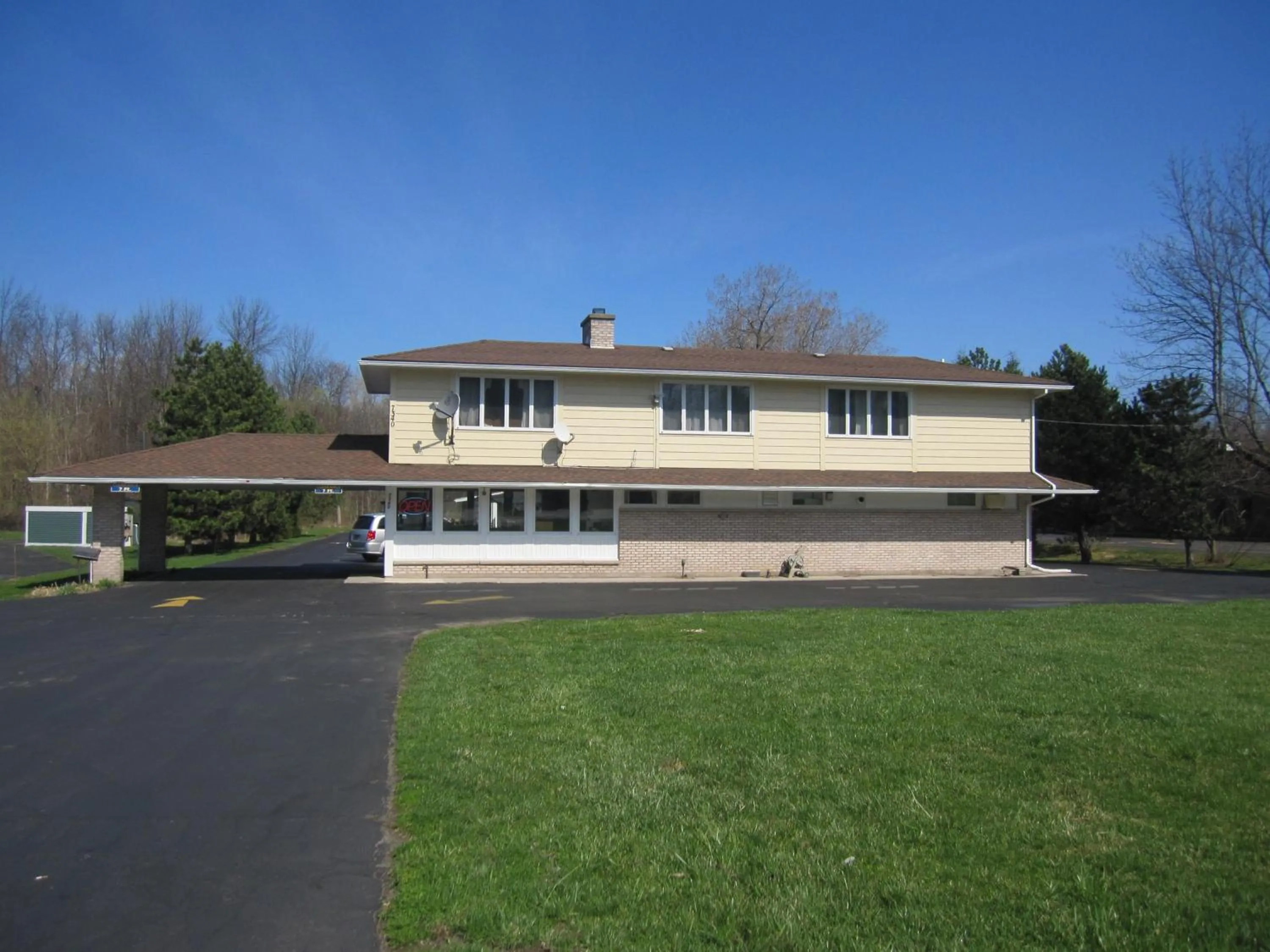 Facade/entrance in Budget Inn Fairport