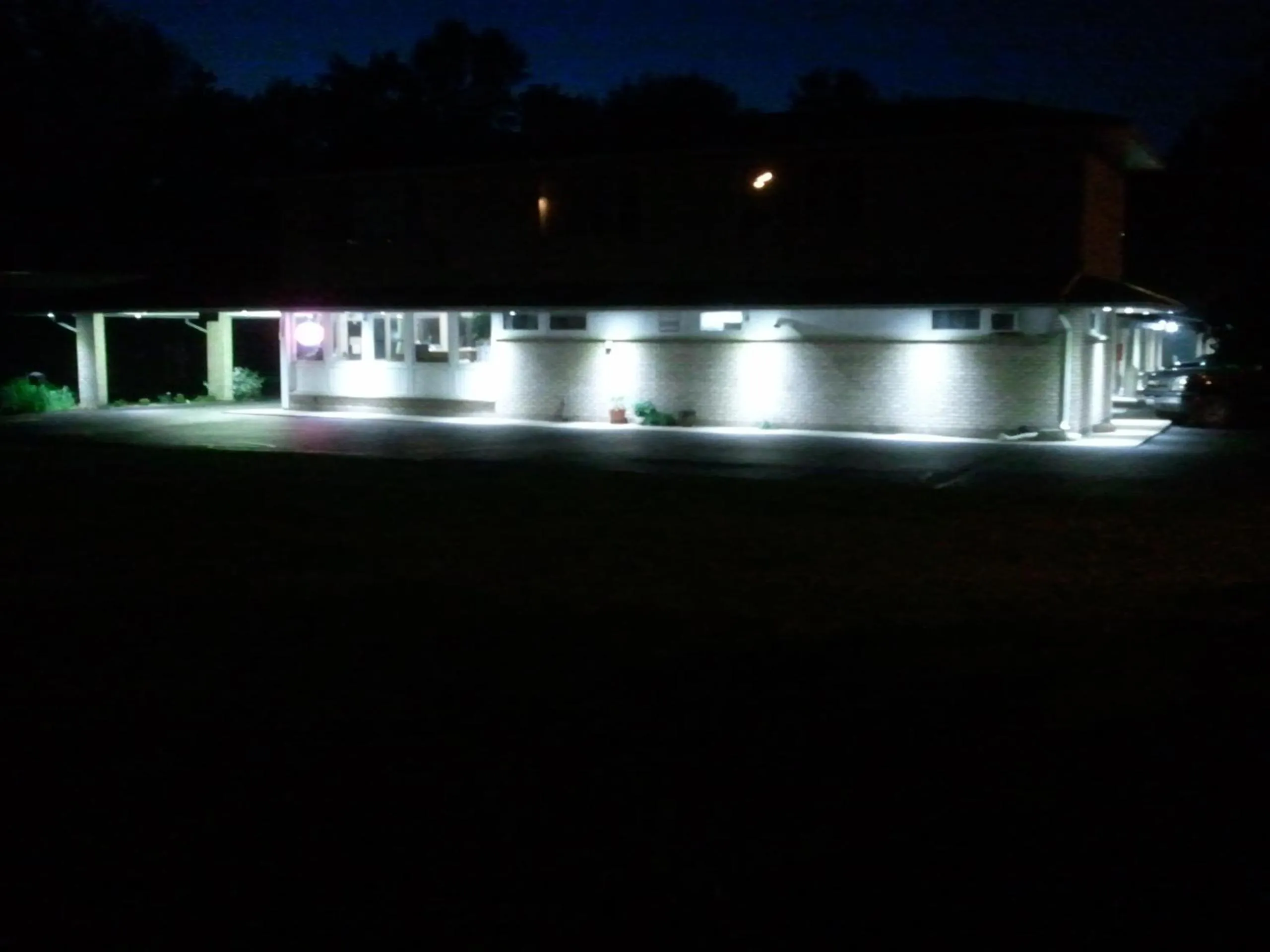 Facade/entrance in Budget Inn Fairport