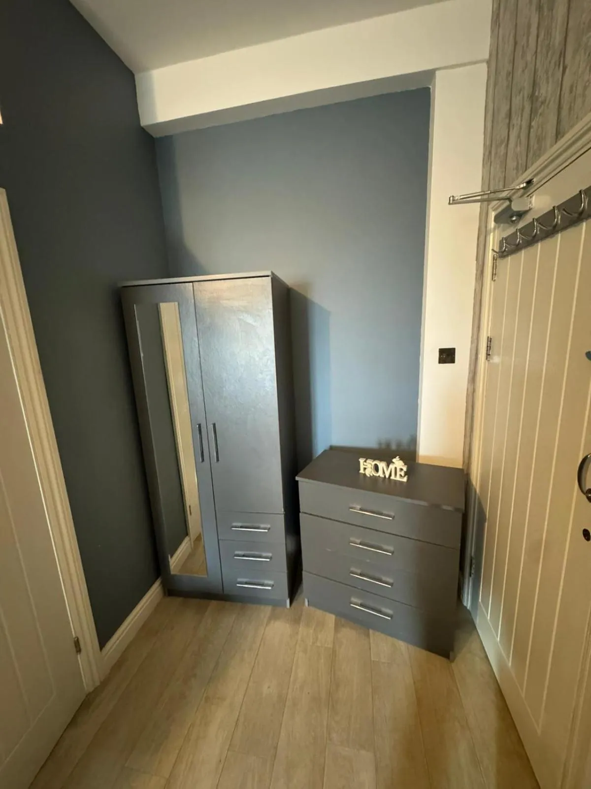 wardrobe in OYO Shore Surf Lodge