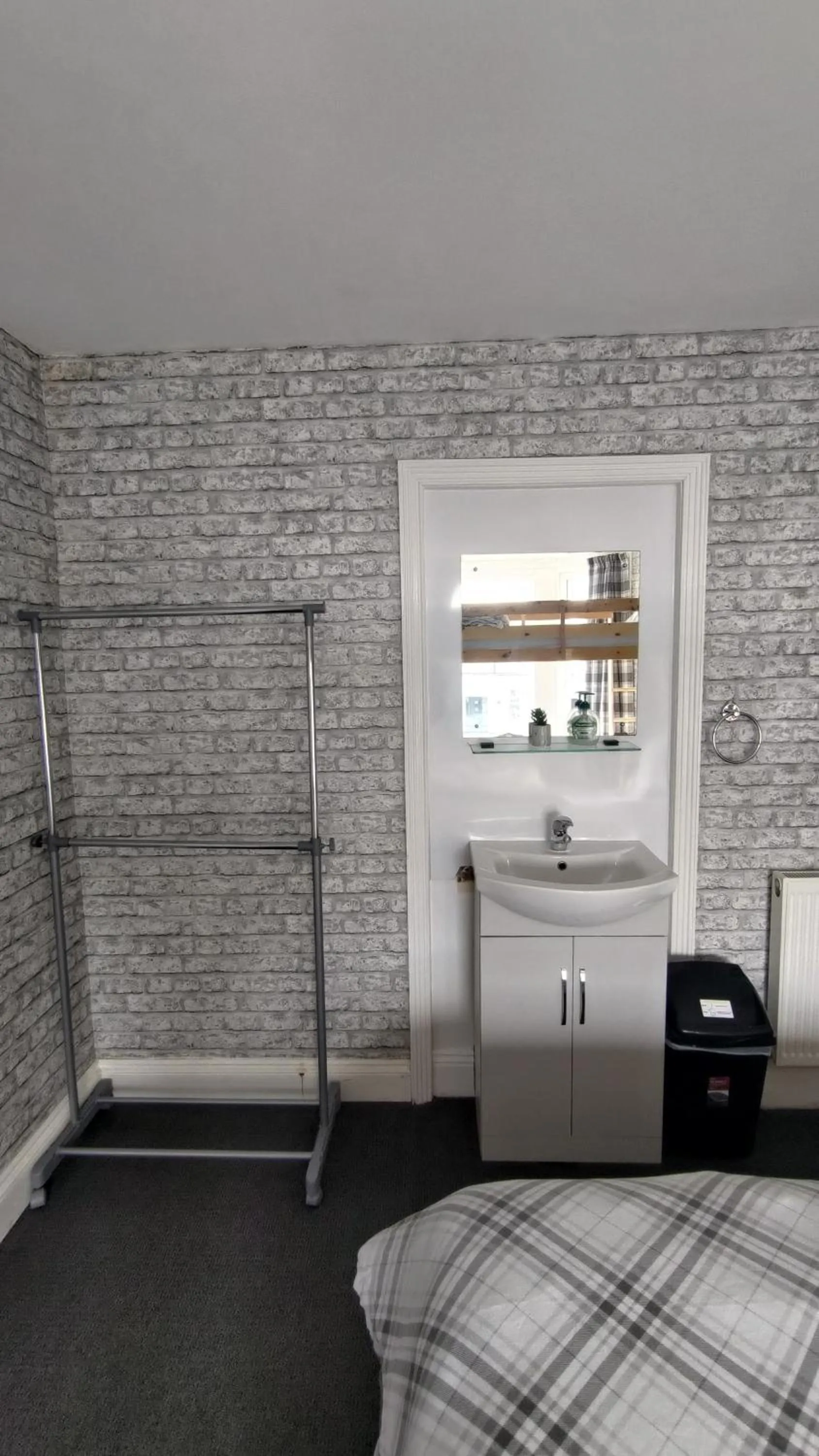 Bathroom, Bed in OYO Shore Surf Lodge