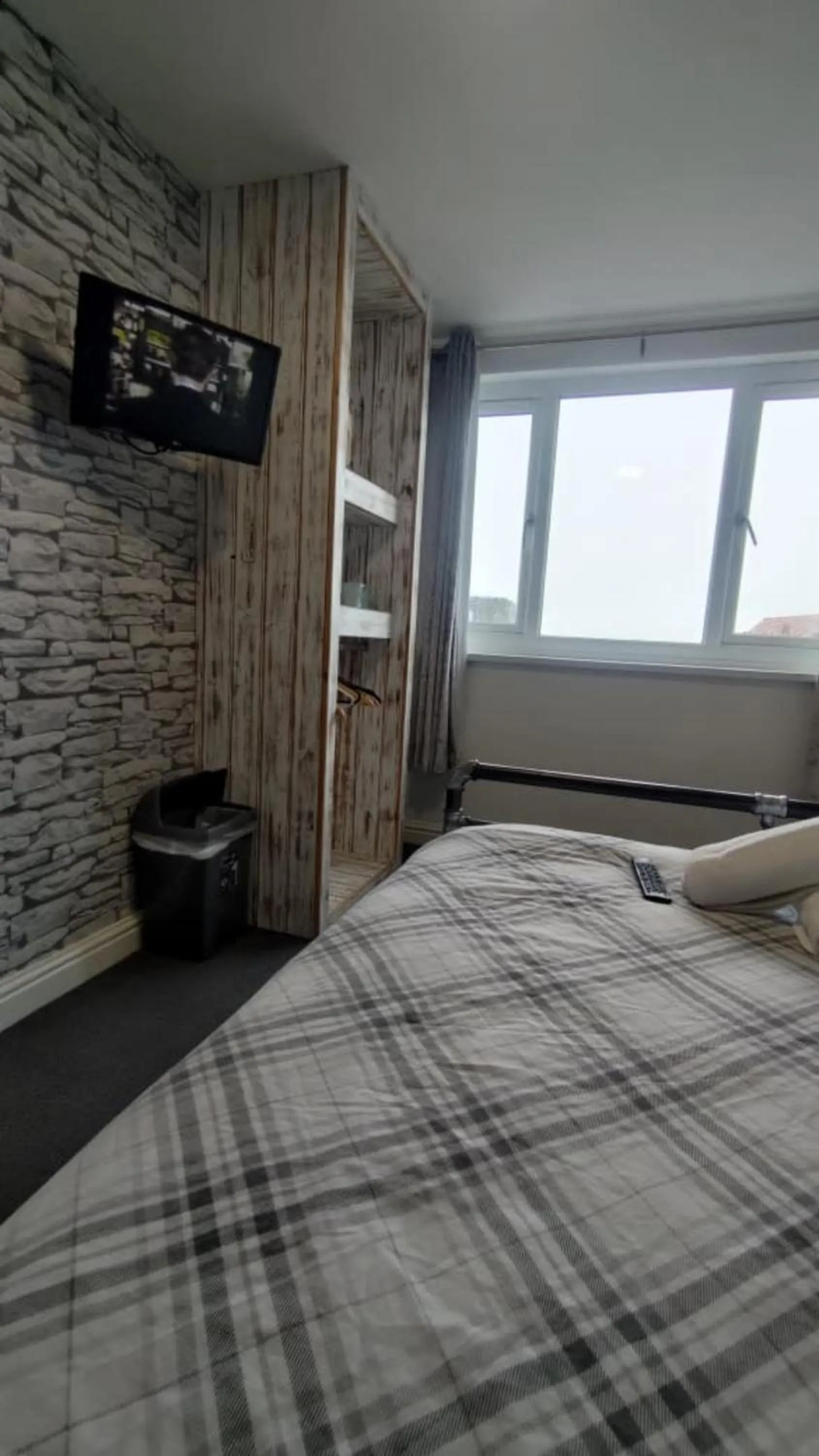 Bedroom, Bed in OYO Shore Surf Lodge