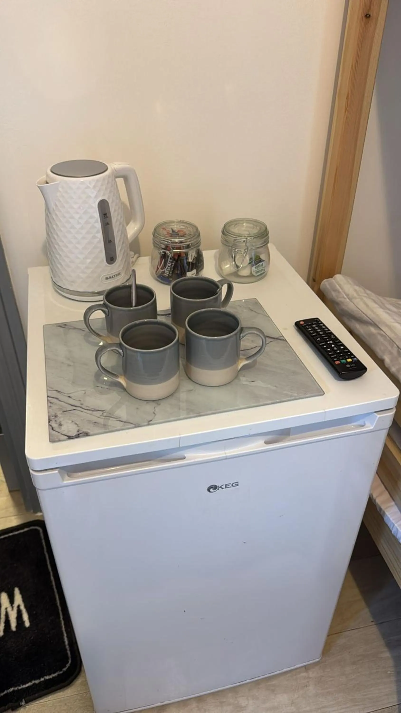 Coffee/tea facilities in OYO Shore Surf Lodge