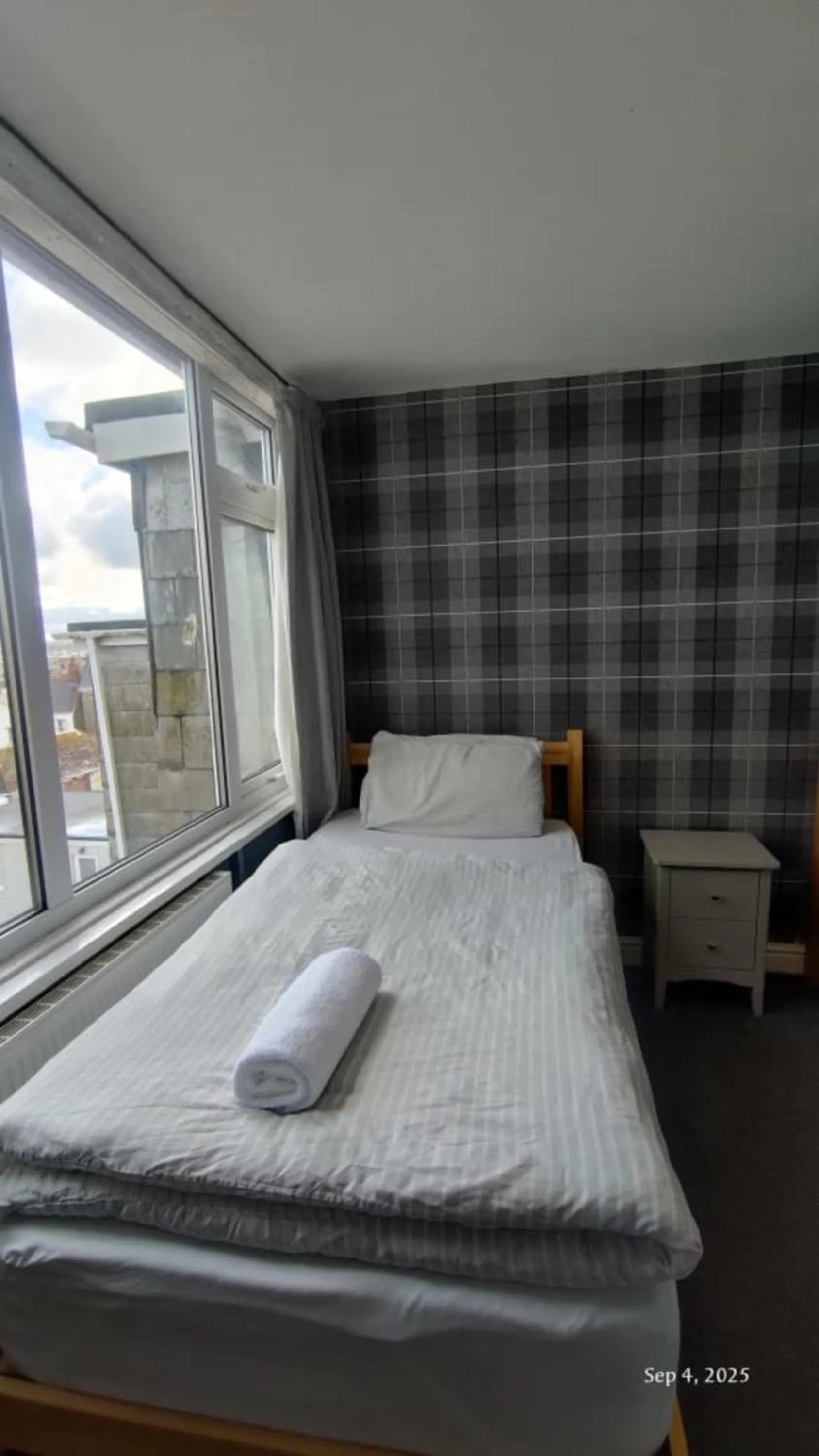 Bedroom, Bed in OYO Shore Surf Lodge