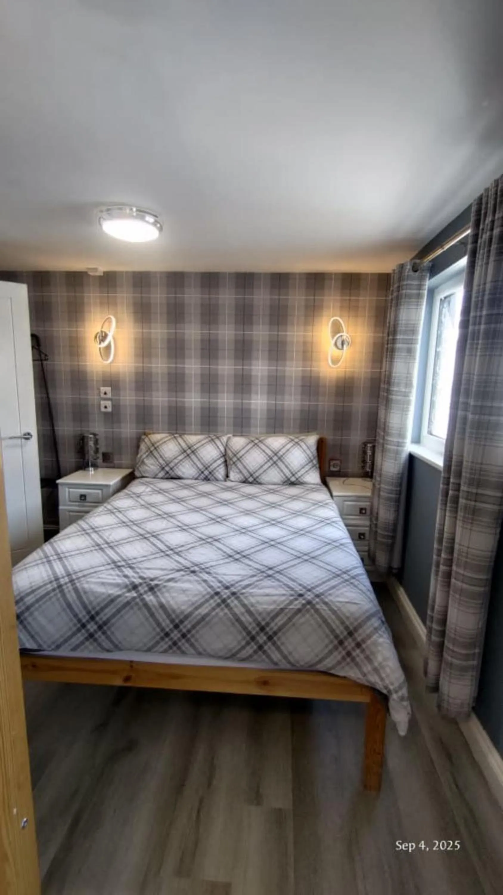 Bedroom, Bed in OYO Shore Surf Lodge