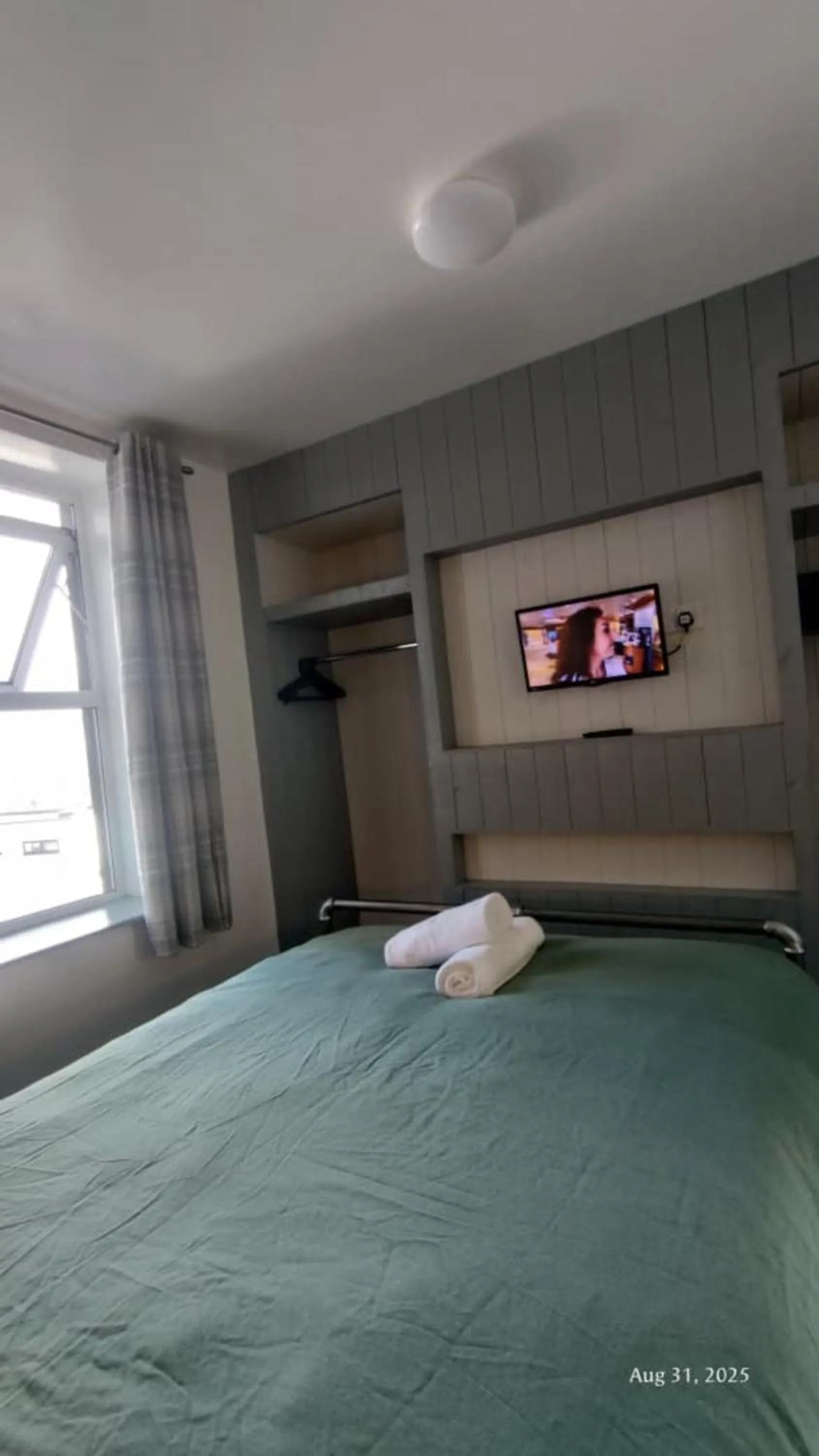 Bedroom, Bed in OYO Shore Surf Lodge