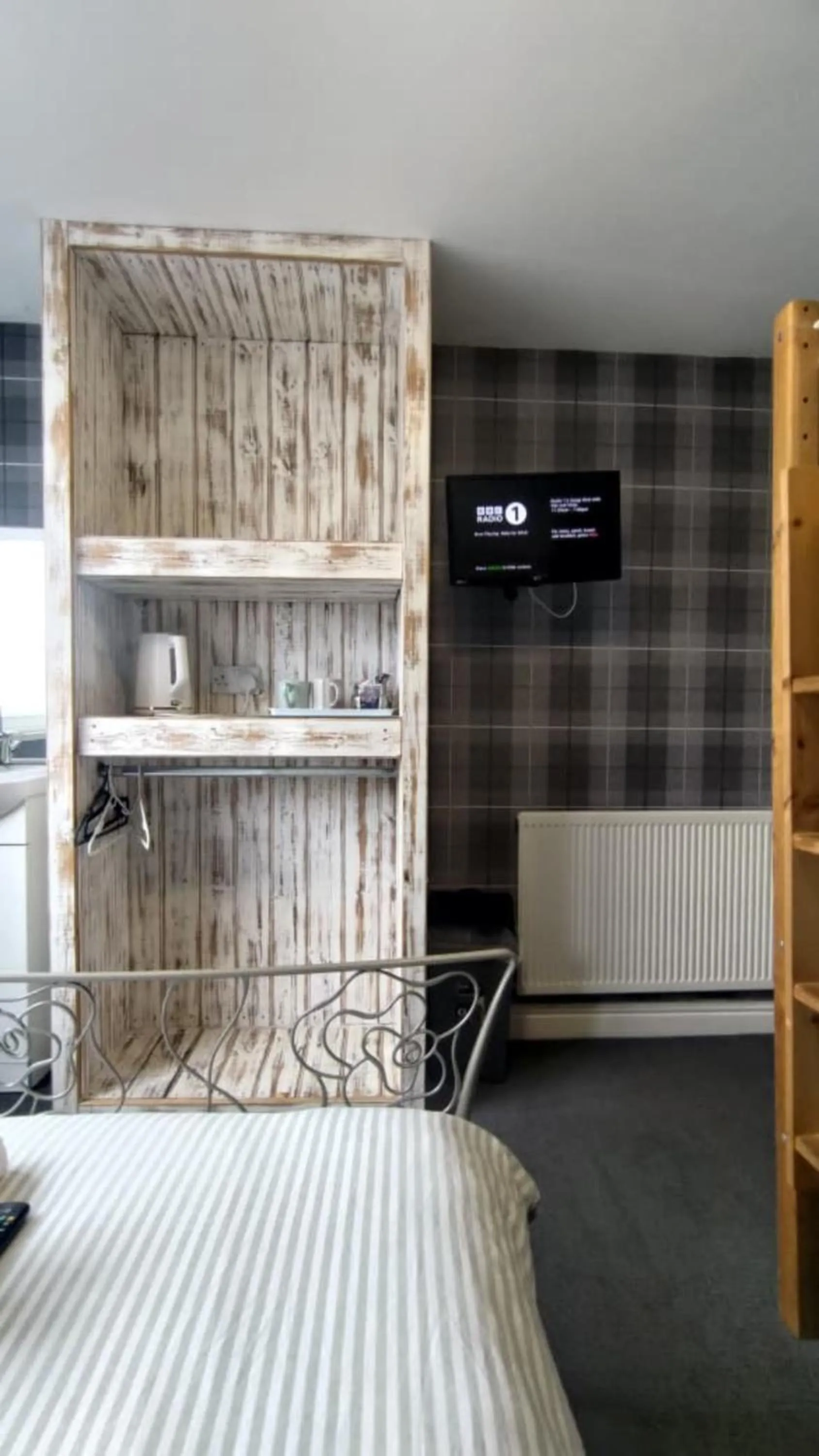 Bedroom, Bed in OYO Shore Surf Lodge