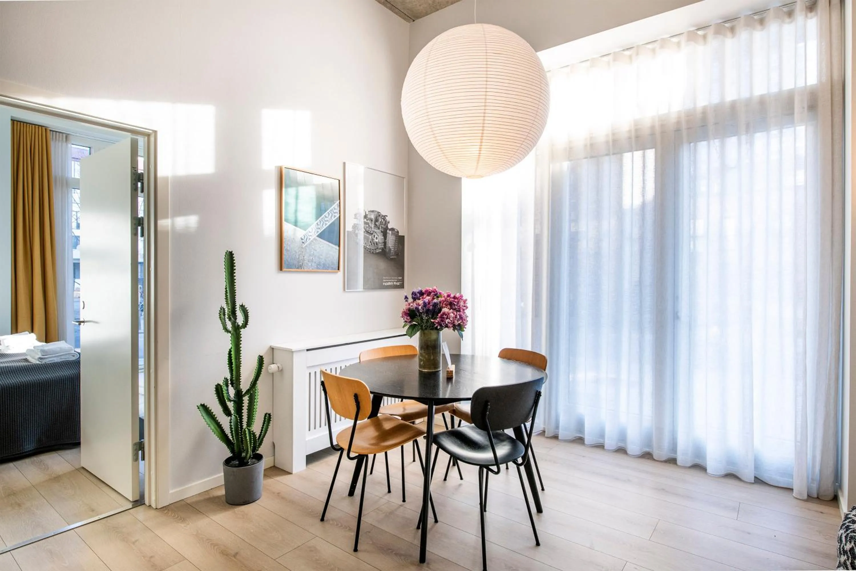Dining area in The Beach apartments by Daniel&Jacob's