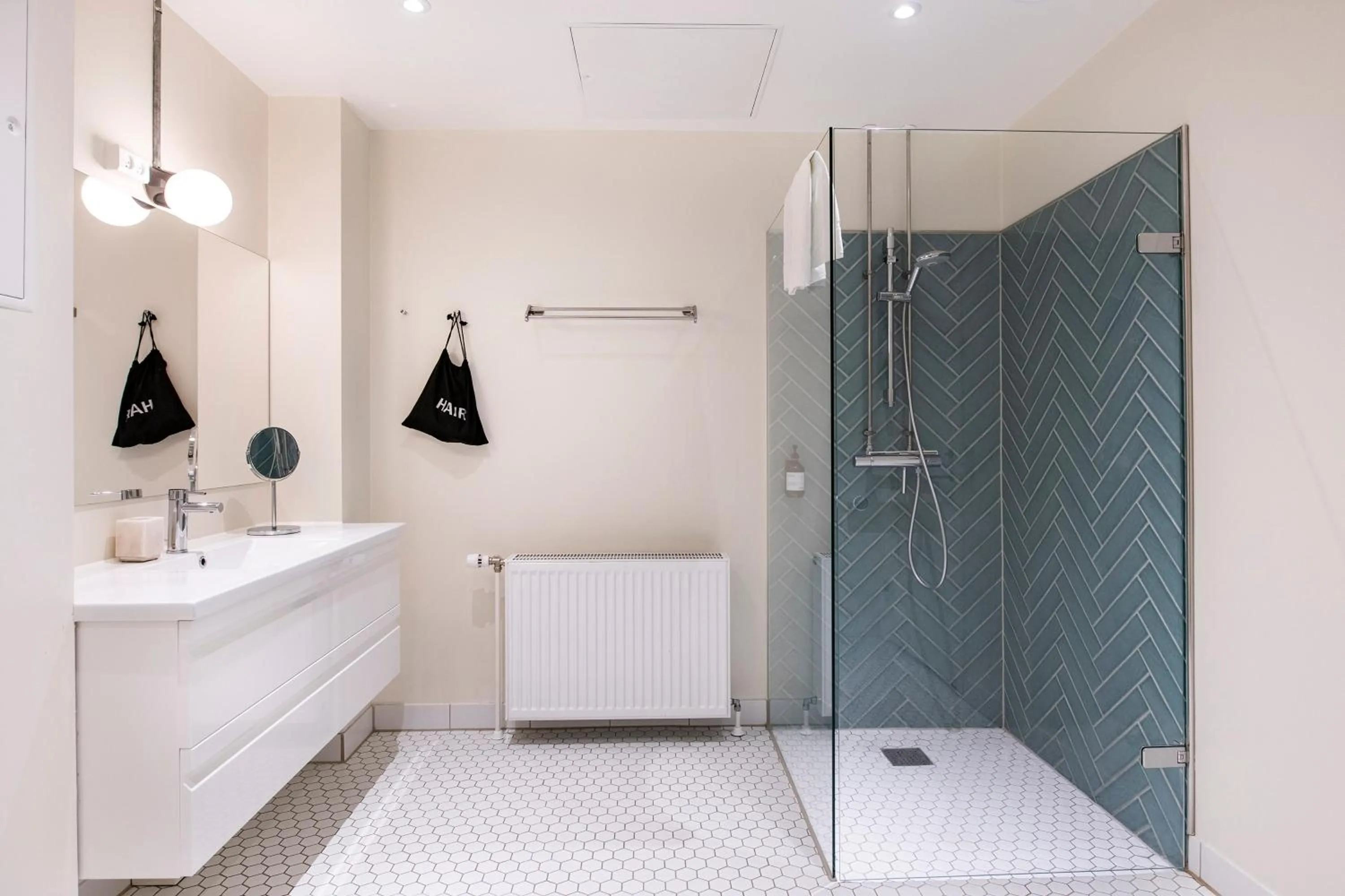 Bathroom in The Beach apartments by Daniel&Jacob's