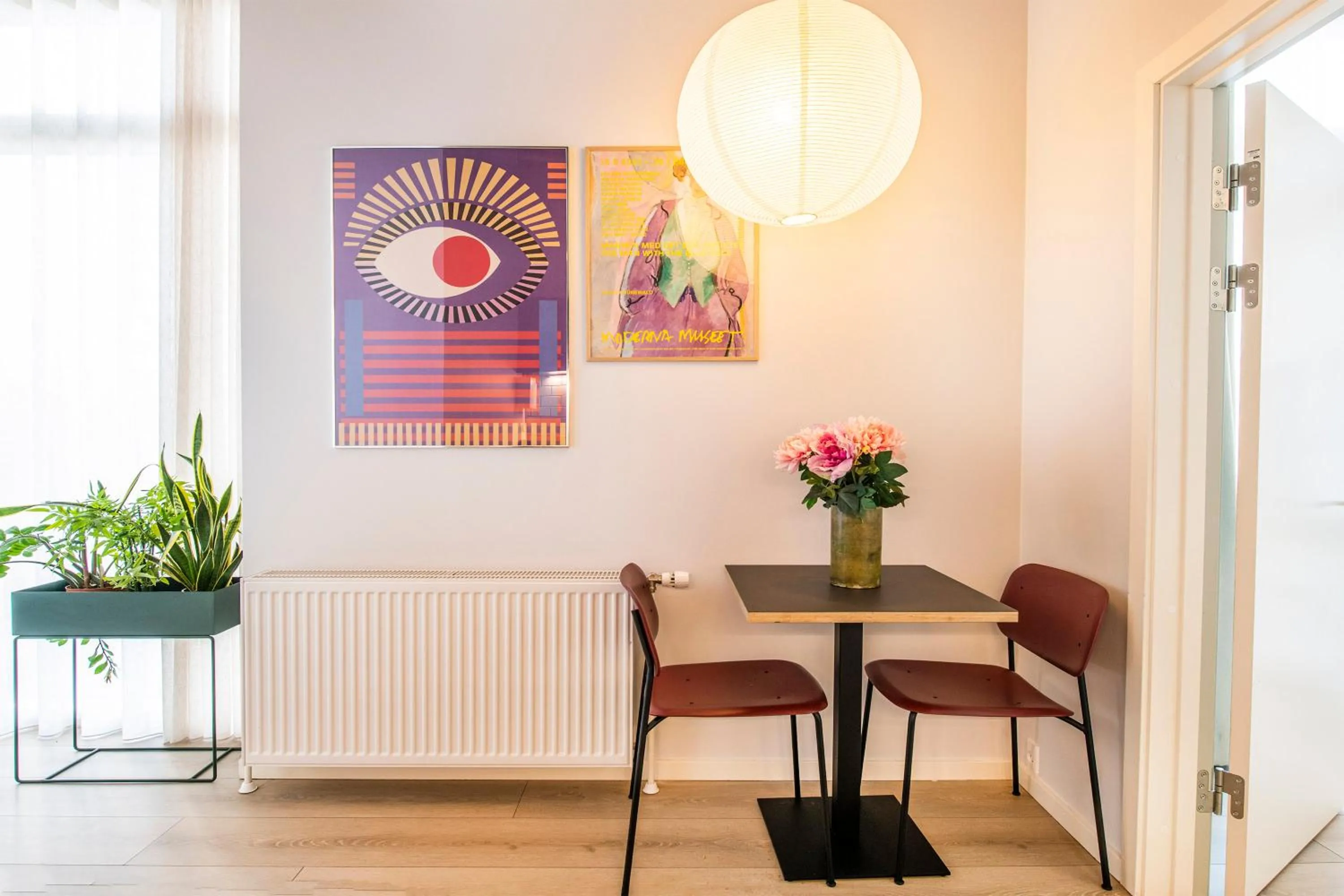 Dining area in The Beach apartments by Daniel&Jacob's