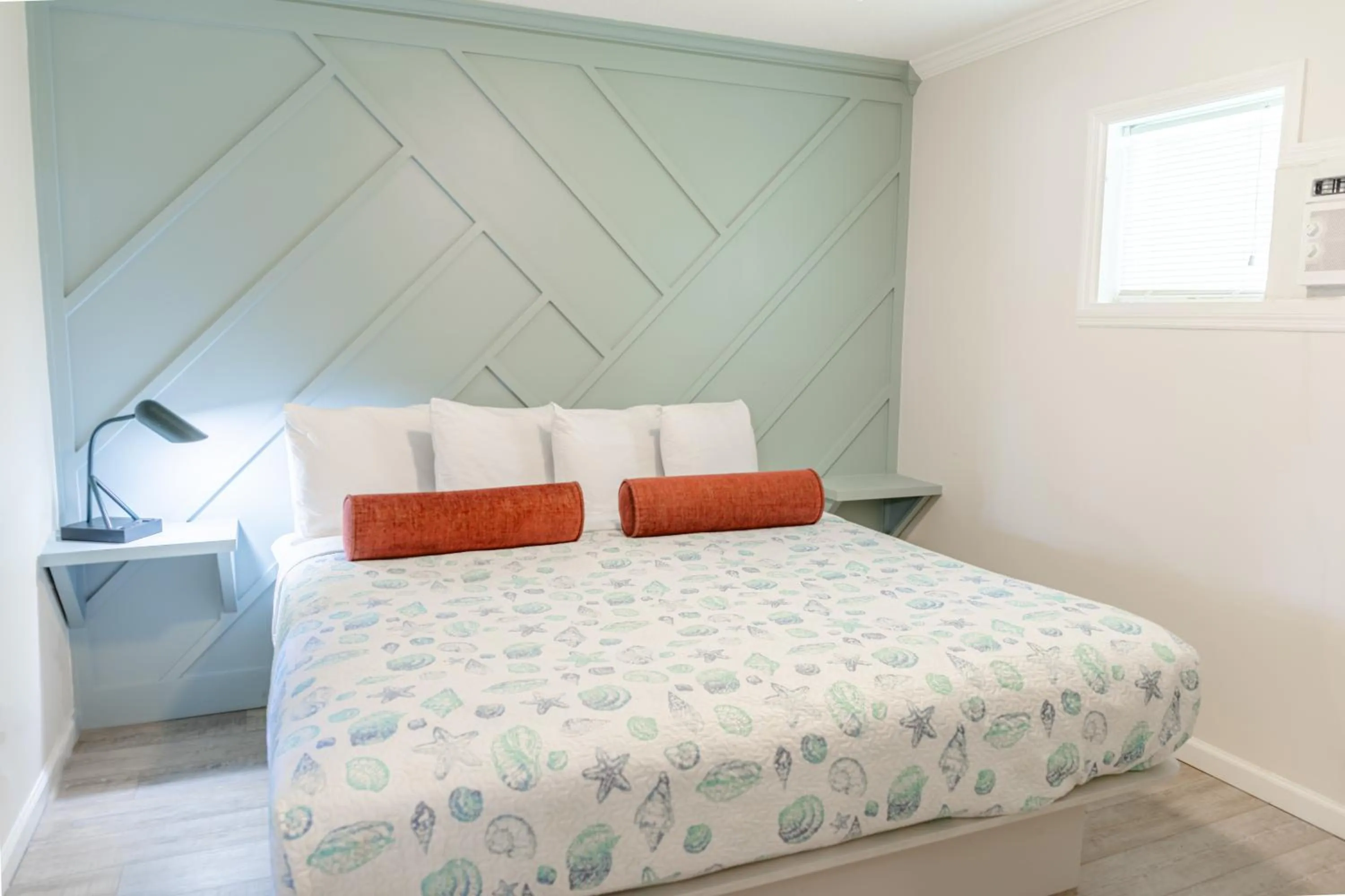 Bed in Atlantis Inn - Tybee Island