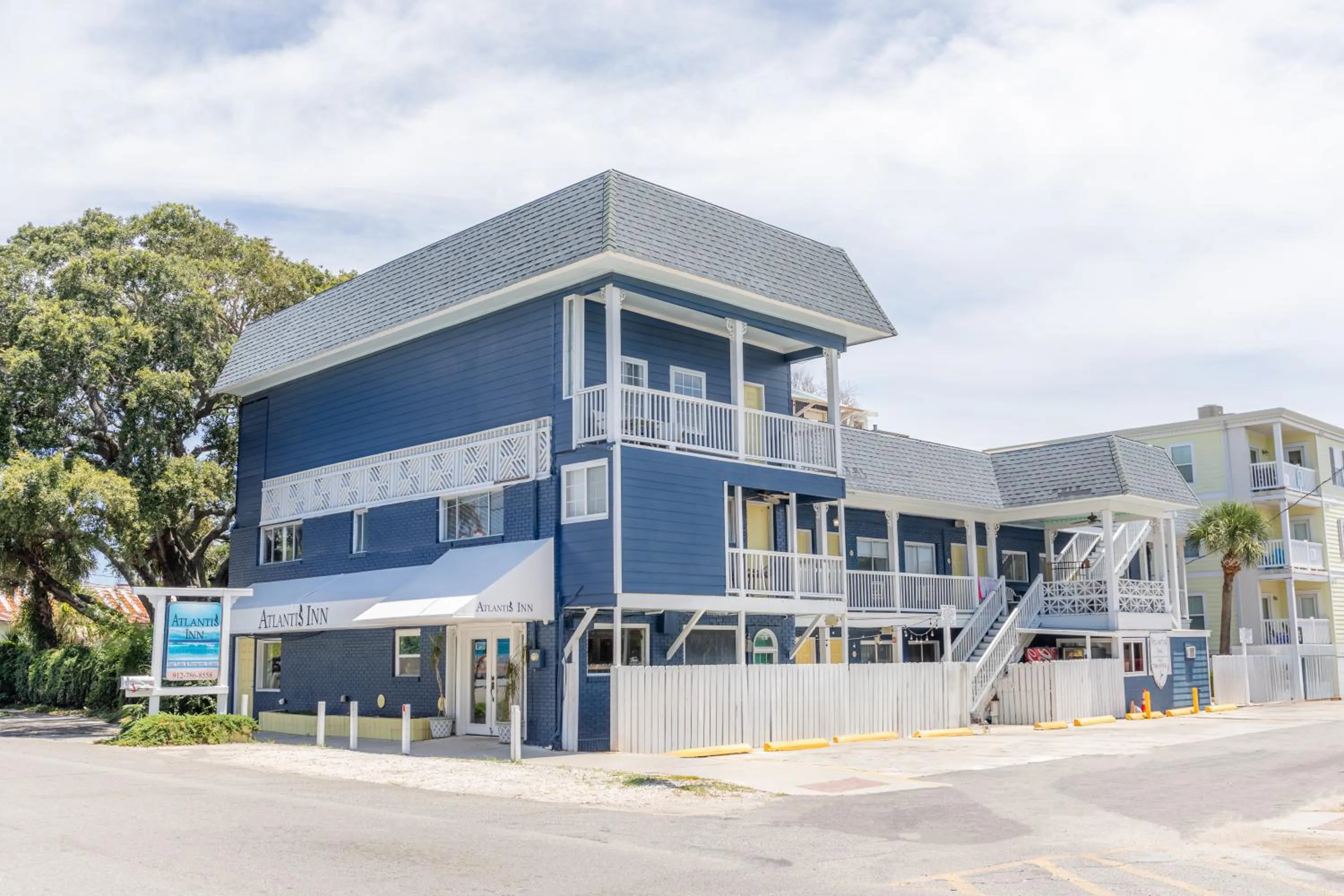Property building in Atlantis Inn - Tybee Island