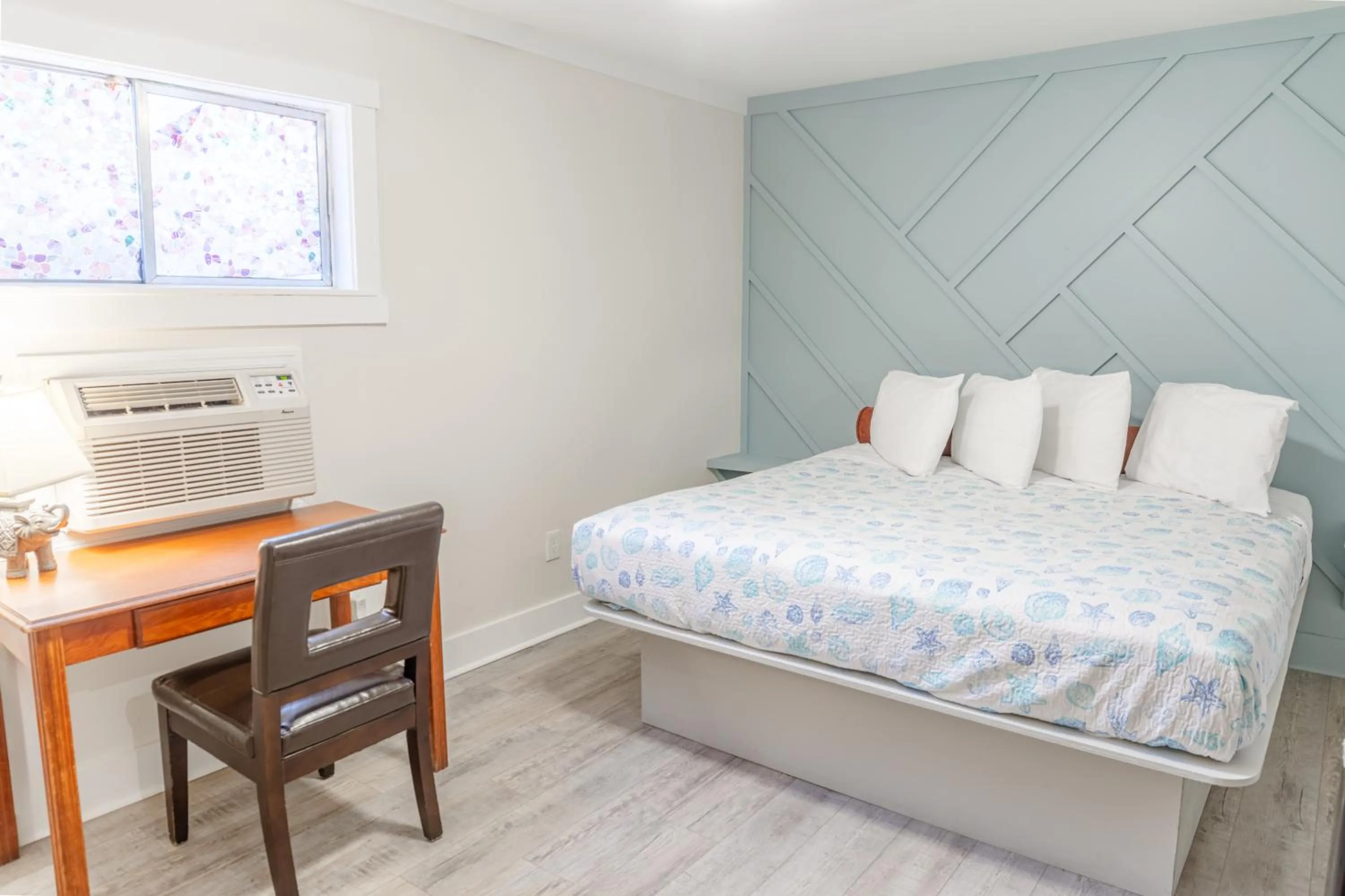 Bed in Atlantis Inn - Tybee Island