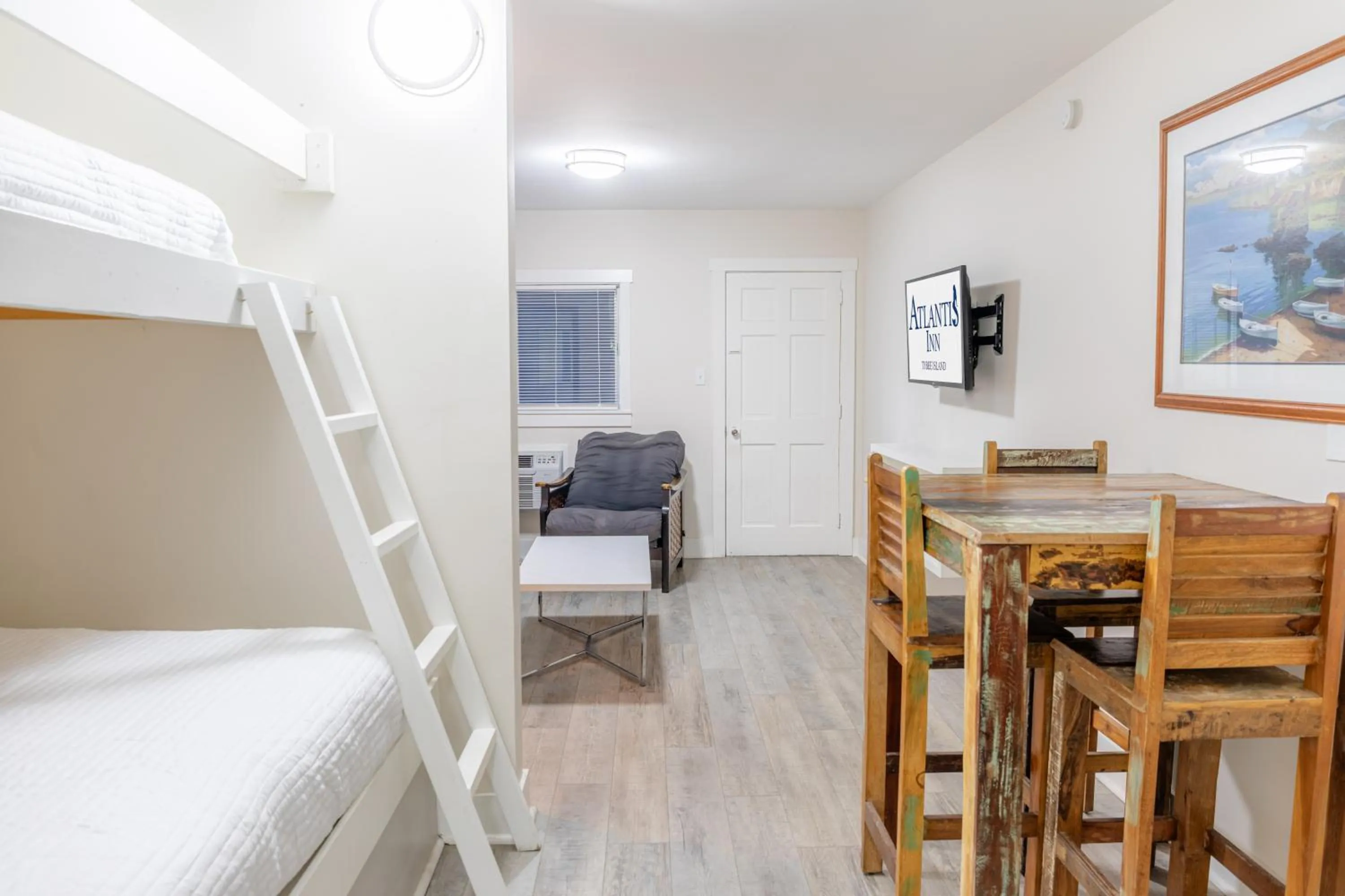 Bed in Atlantis Inn - Tybee Island