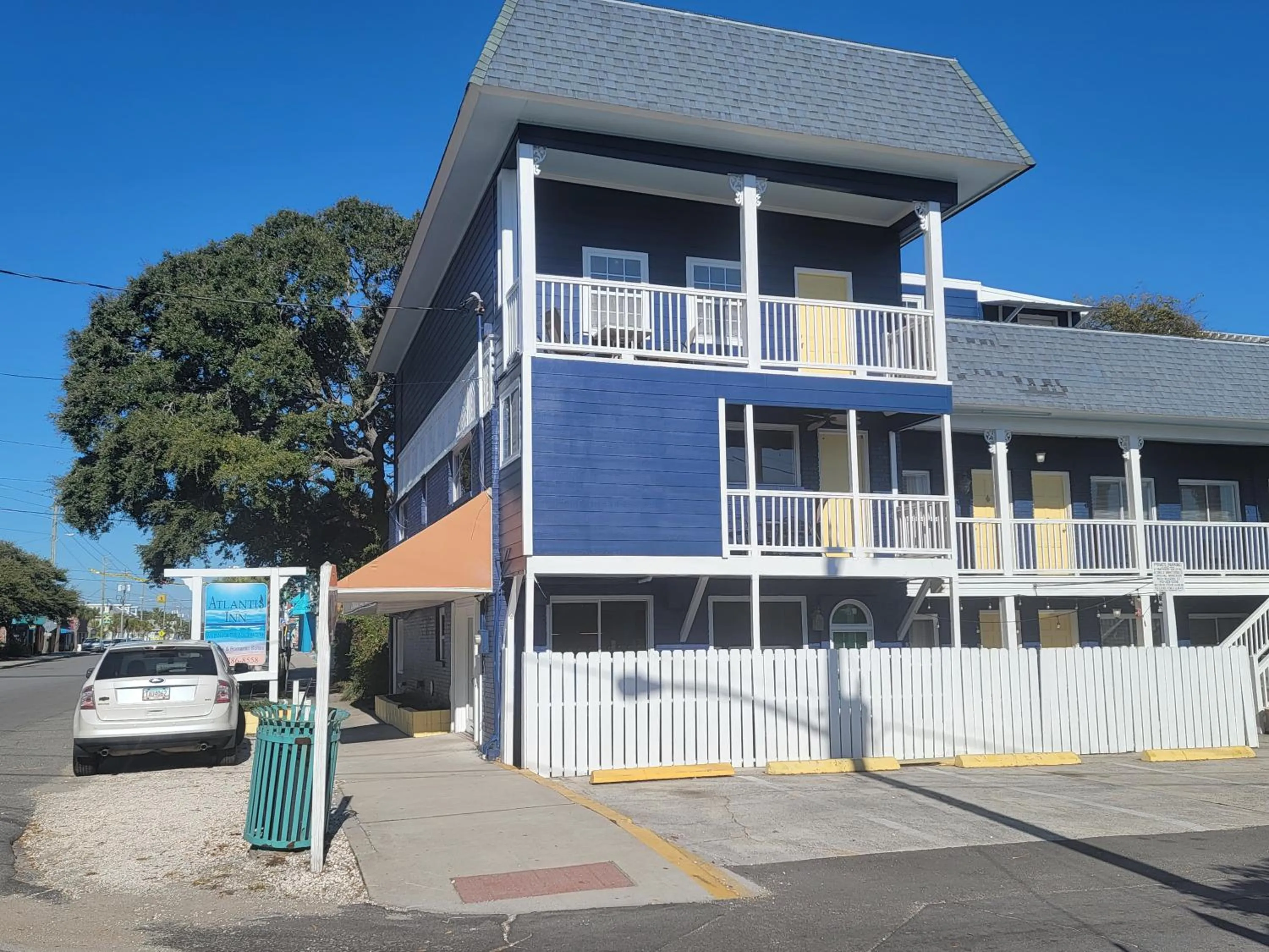 Property building in Atlantis Inn - Tybee Island
