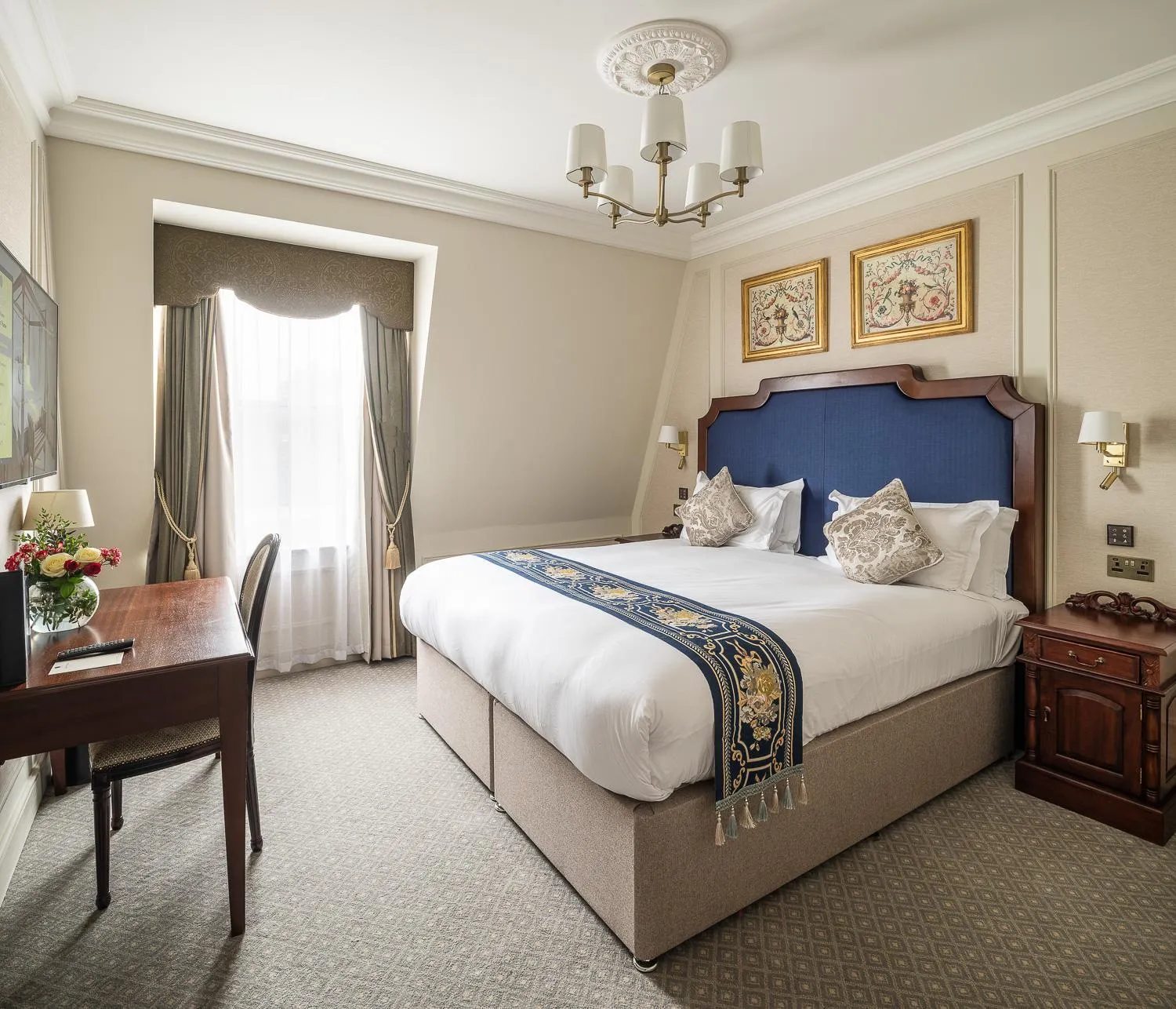 Bedroom, Bed in The Leonard Hotel