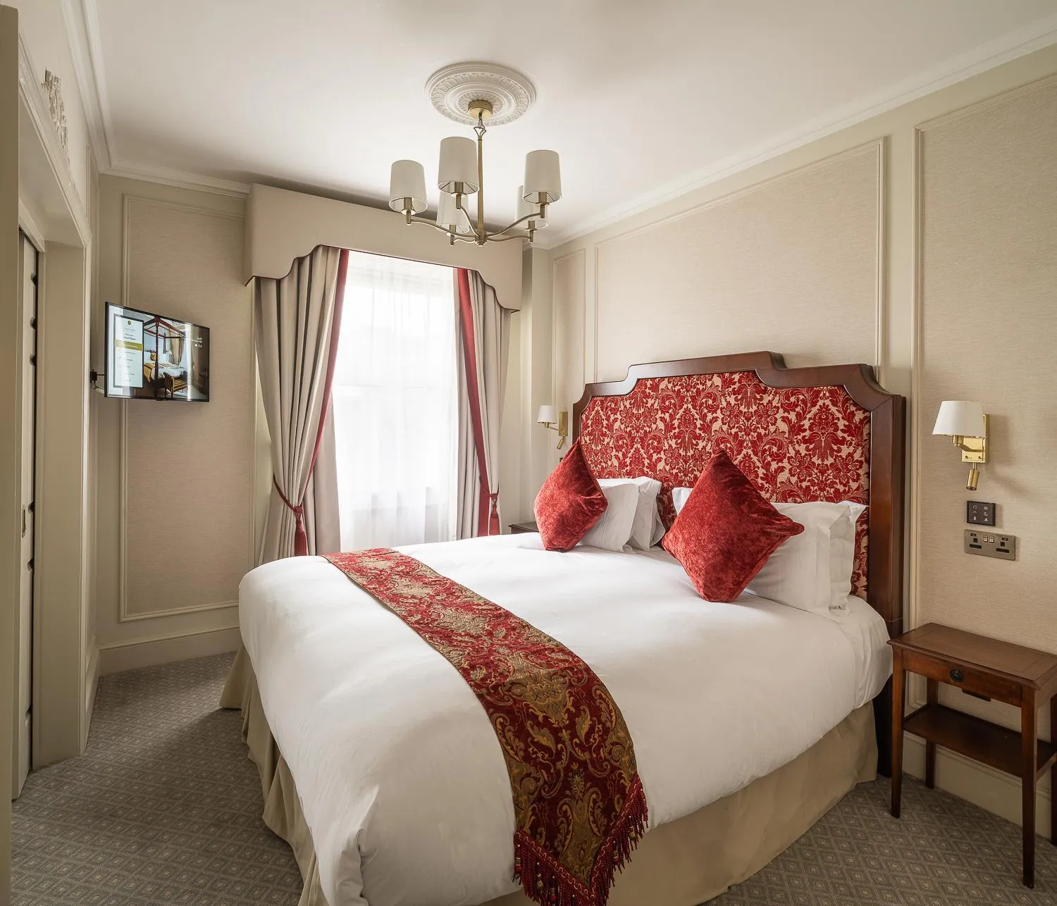 Bedroom, Bed in The Leonard Hotel