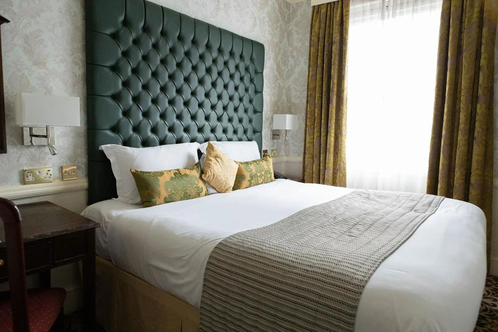 Bed in The Leonard Hotel