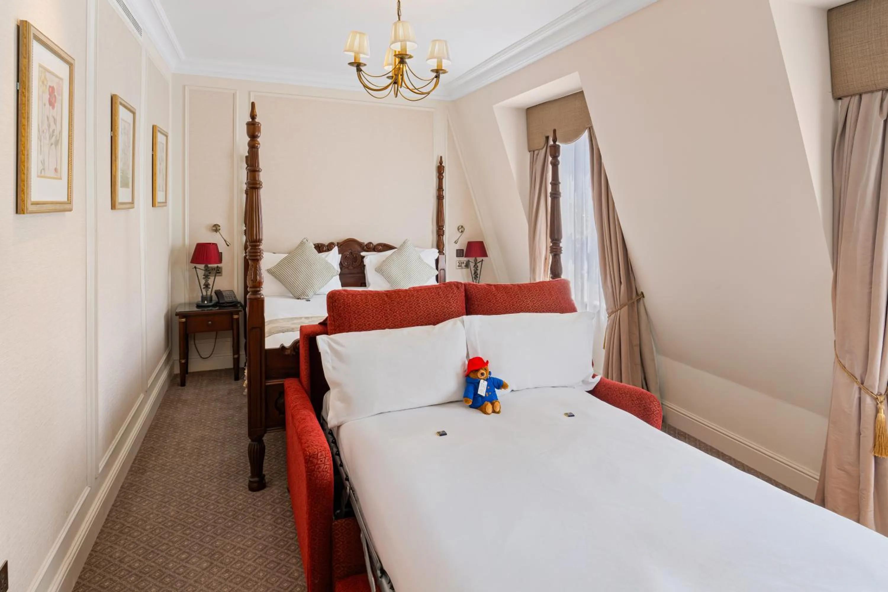 Bed in The Leonard Hotel