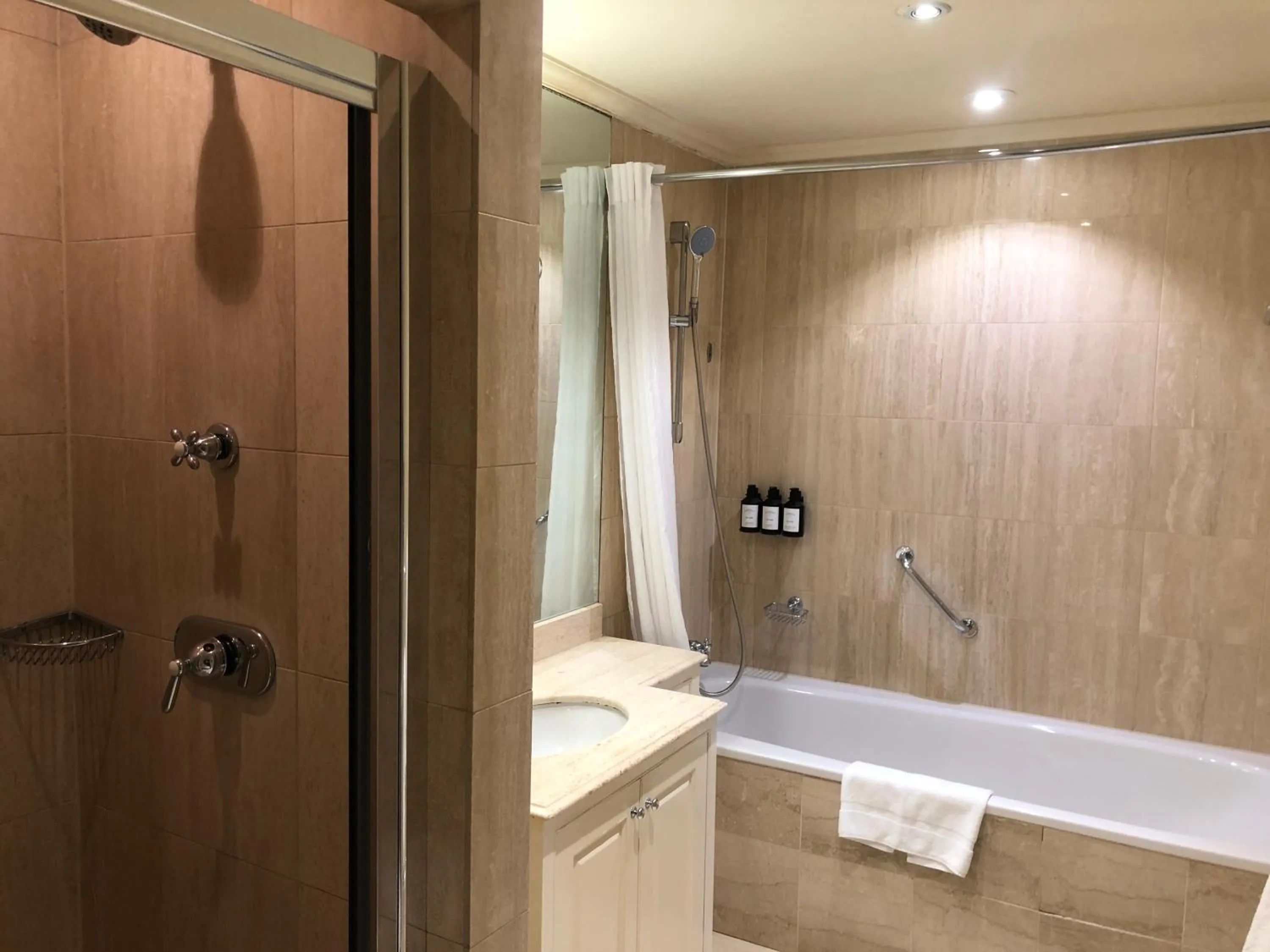 Bathroom in The Leonard Hotel