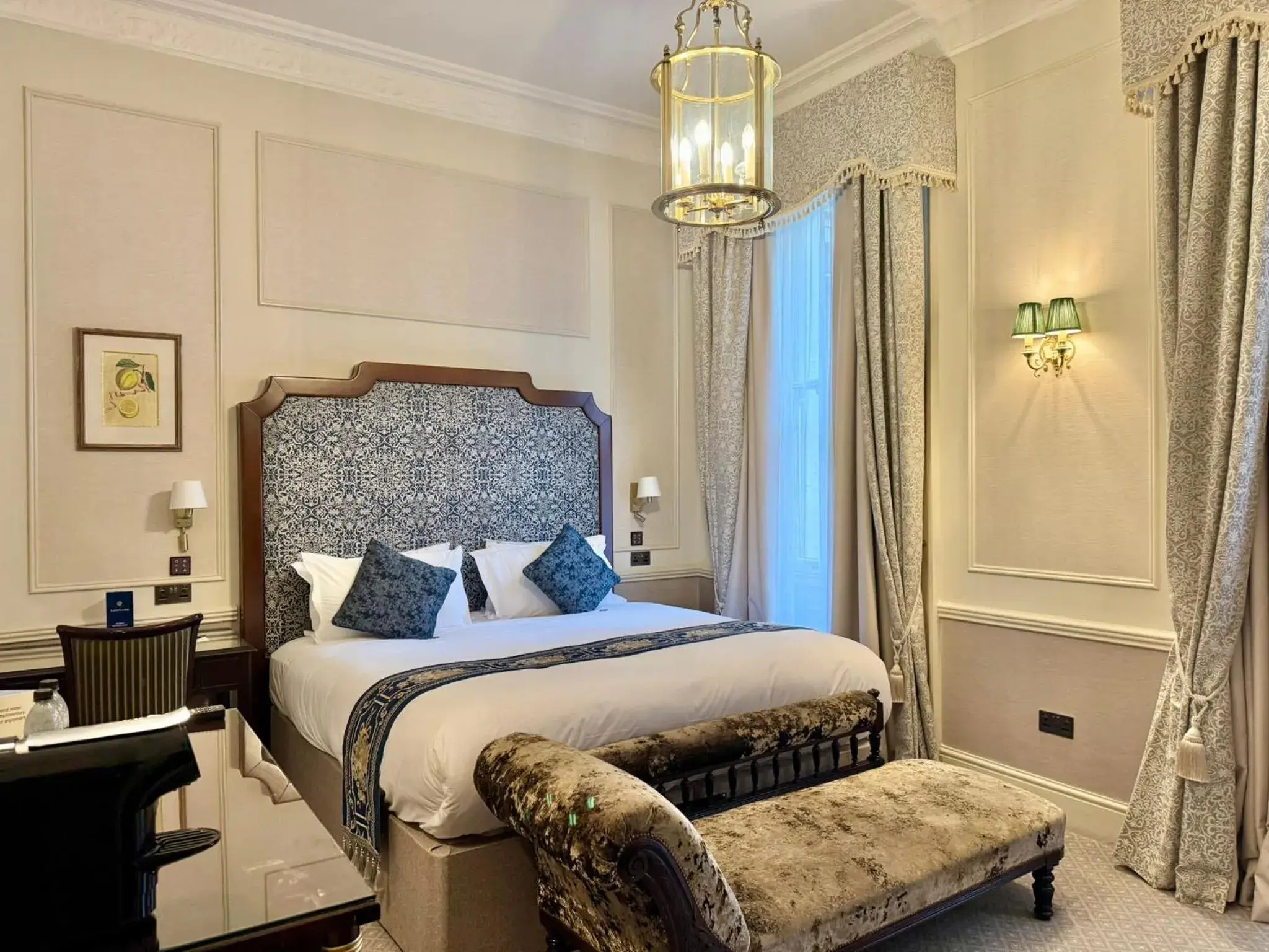 Superior Deluxe Double in The Leonard Hotel Superior Deluxe Double in The Leonard Hotel