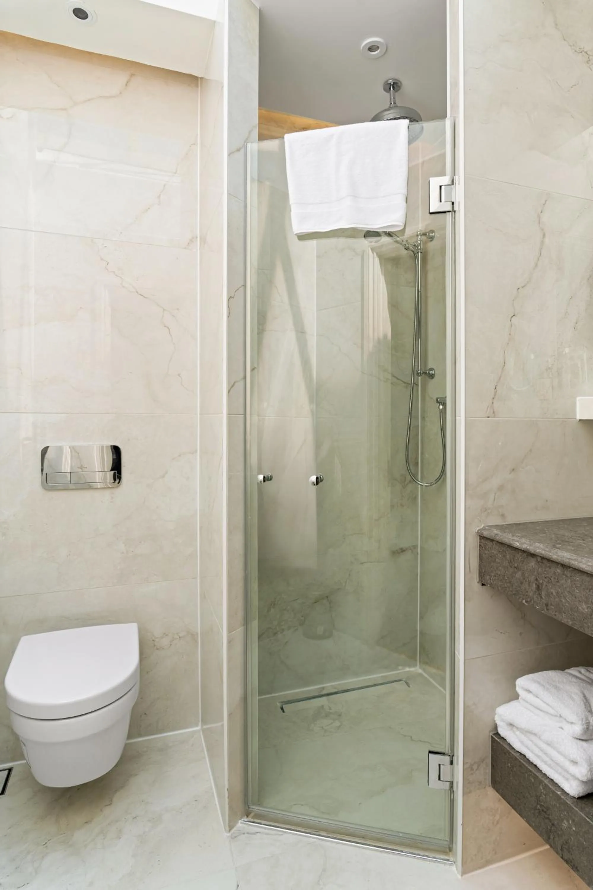 Bathroom in The Leonard Hotel