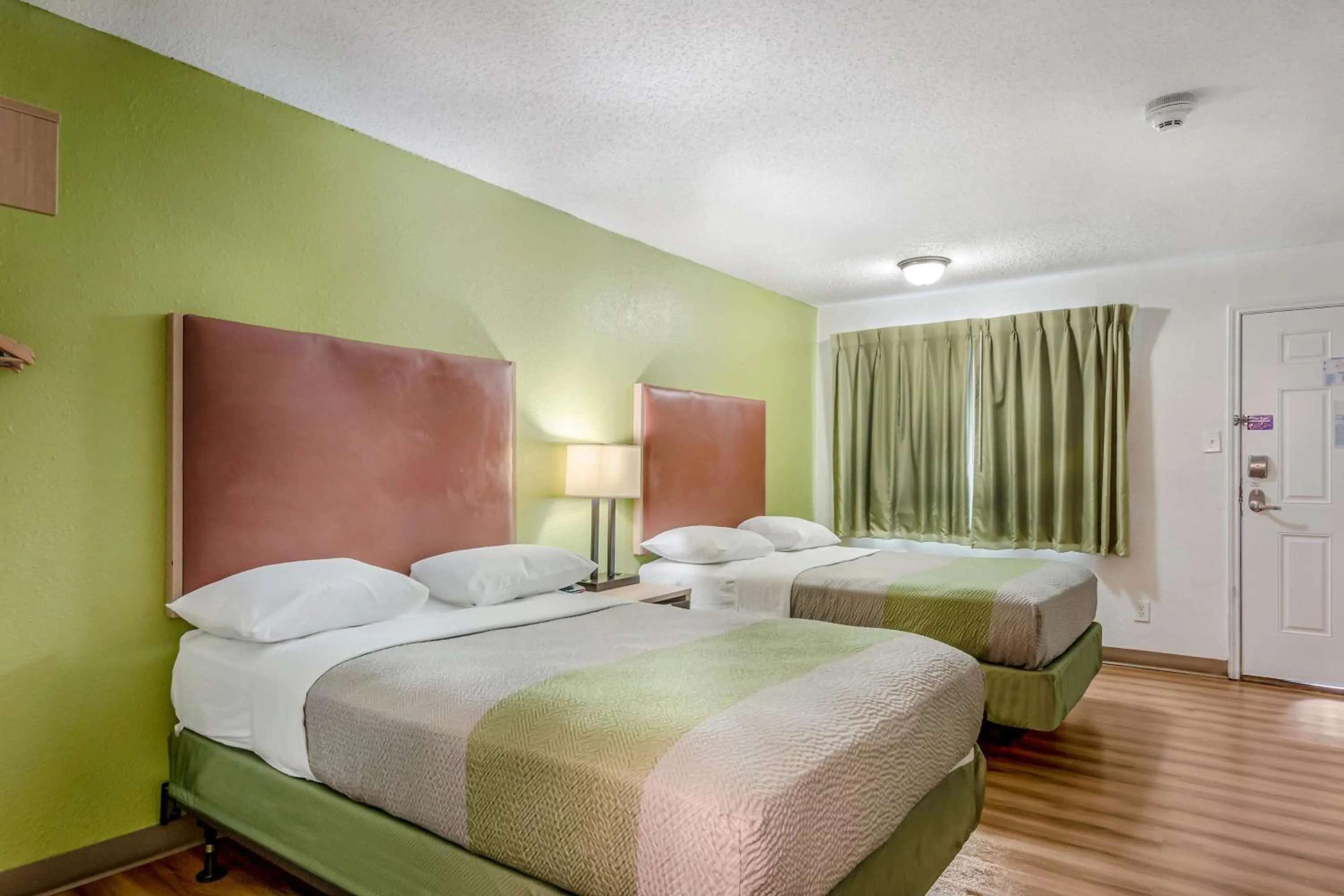 Photo of the whole room, Bed in Motel 6 Corpus Christi, TX - North